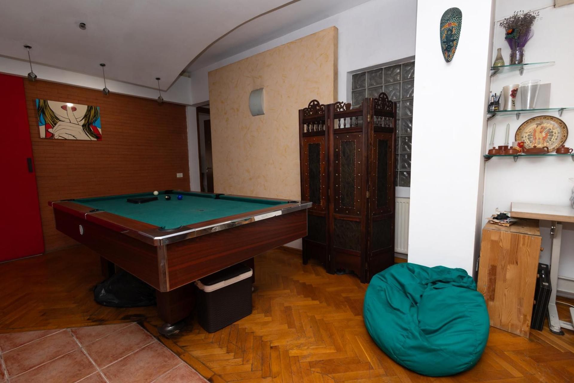 Shared Retro Vintage Luxury Apartment