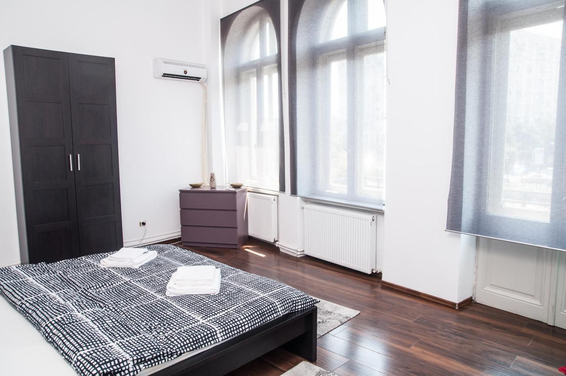 Antique Hostel Double  with Balcony and Shared Bathroom 3