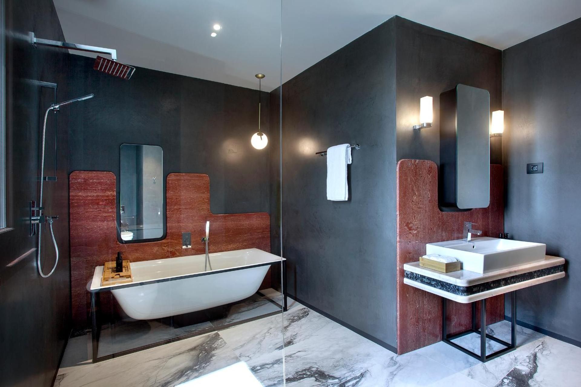 Three-Bedroom Apartment with Lake View