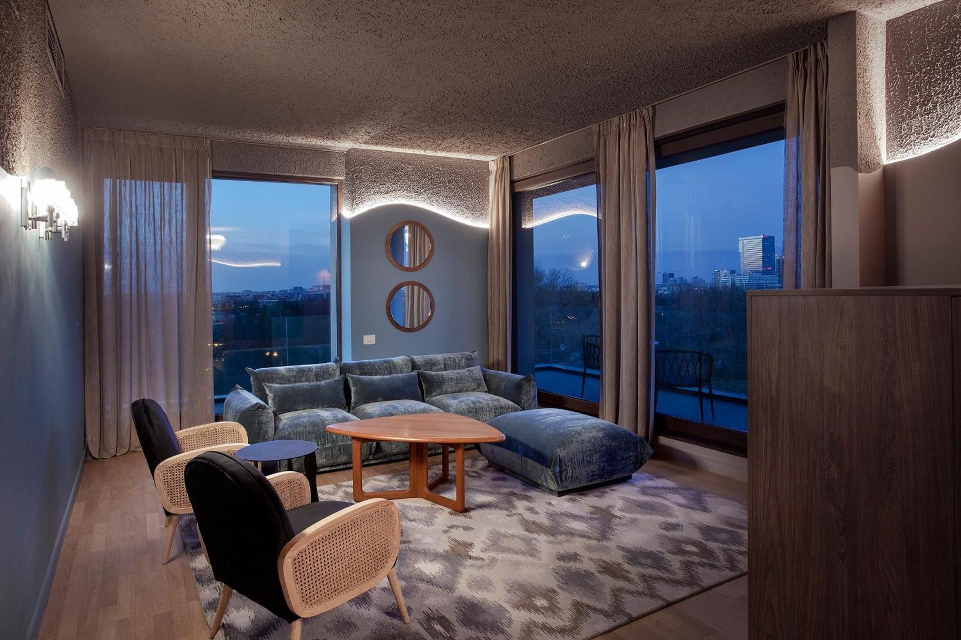 Three-Bedroom Apartment with Lake View