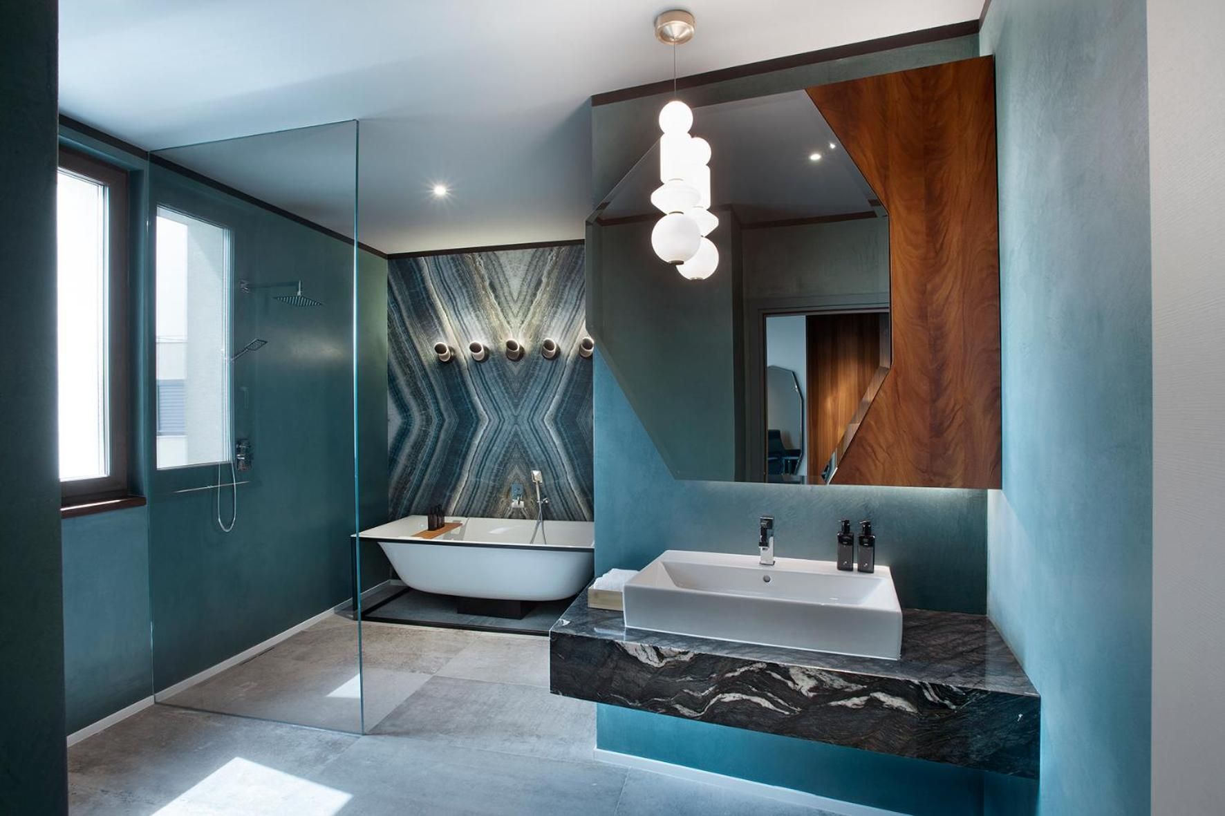 Two-Bedroom Apartment with Lake View