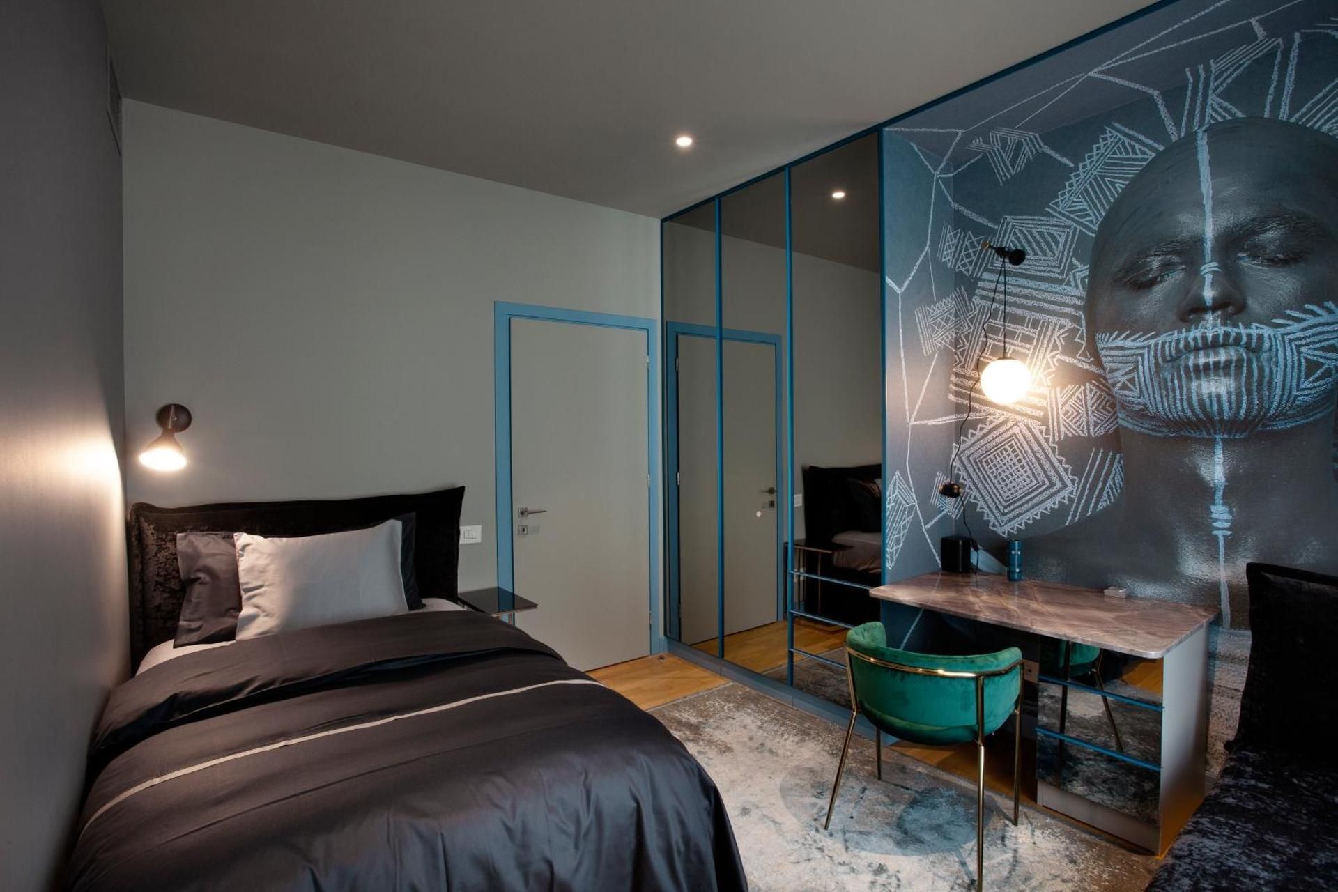 Two-Bedroom Deluxe Apartment with Balcony