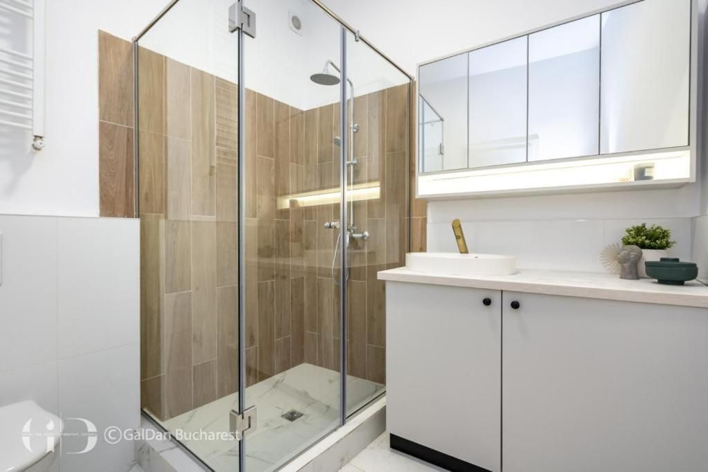 Deluxe One-Bedroom Apartment
