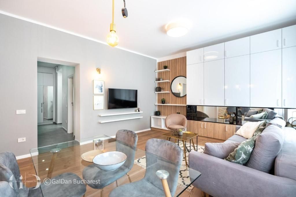 Deluxe One-Bedroom Apartment