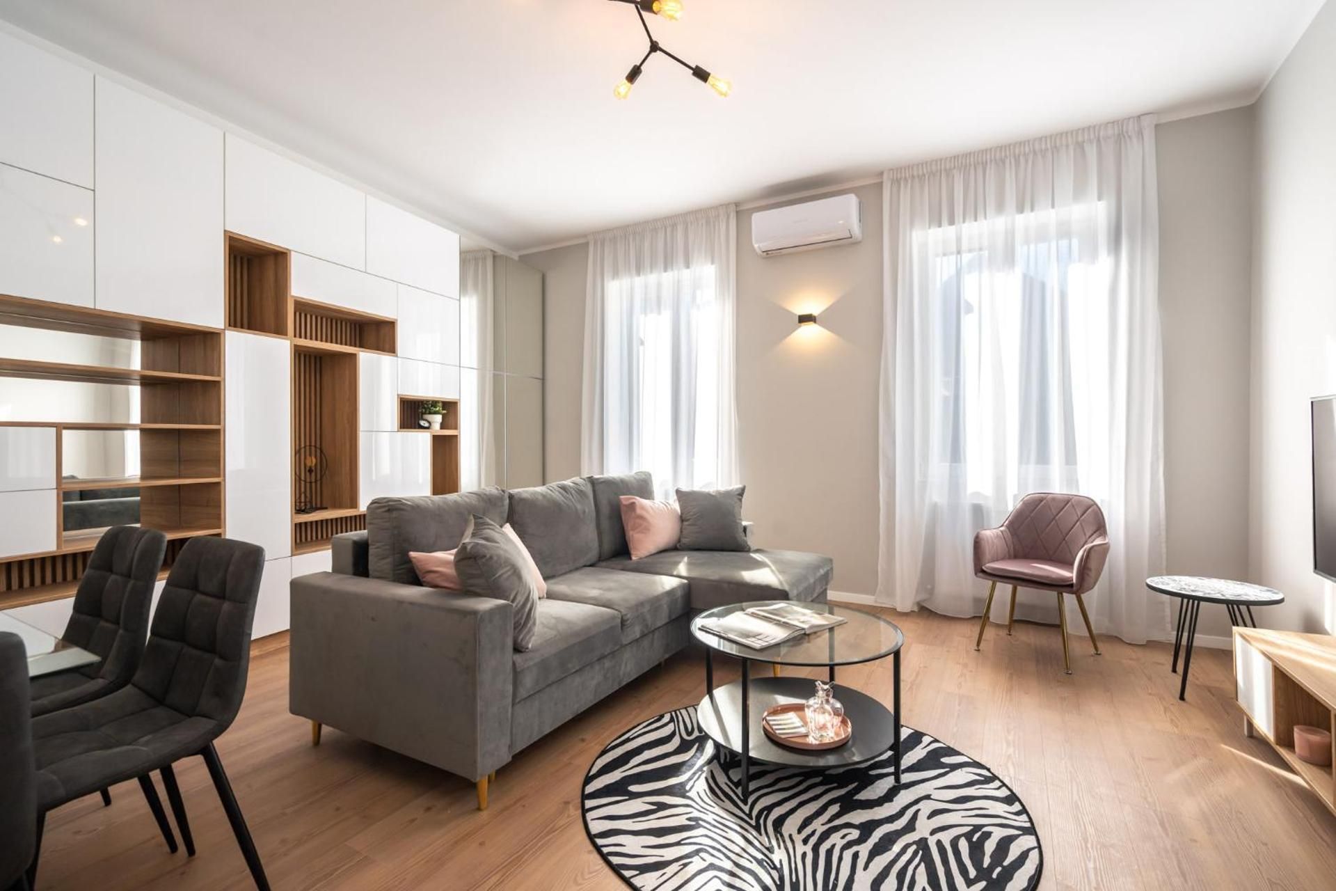One-Bedroom Deluxe Apartment