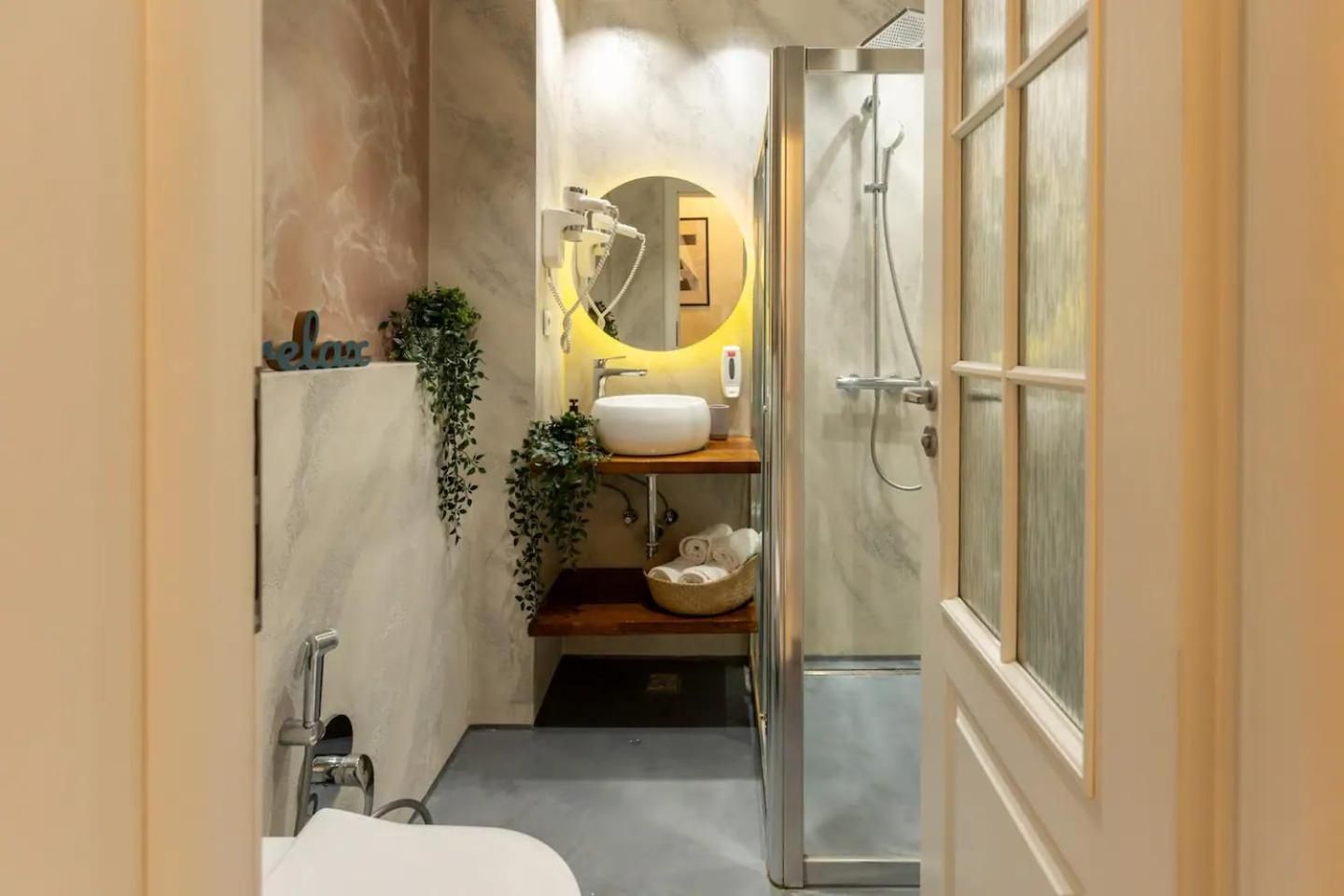 Superior Queen Studio with Balcony and River View