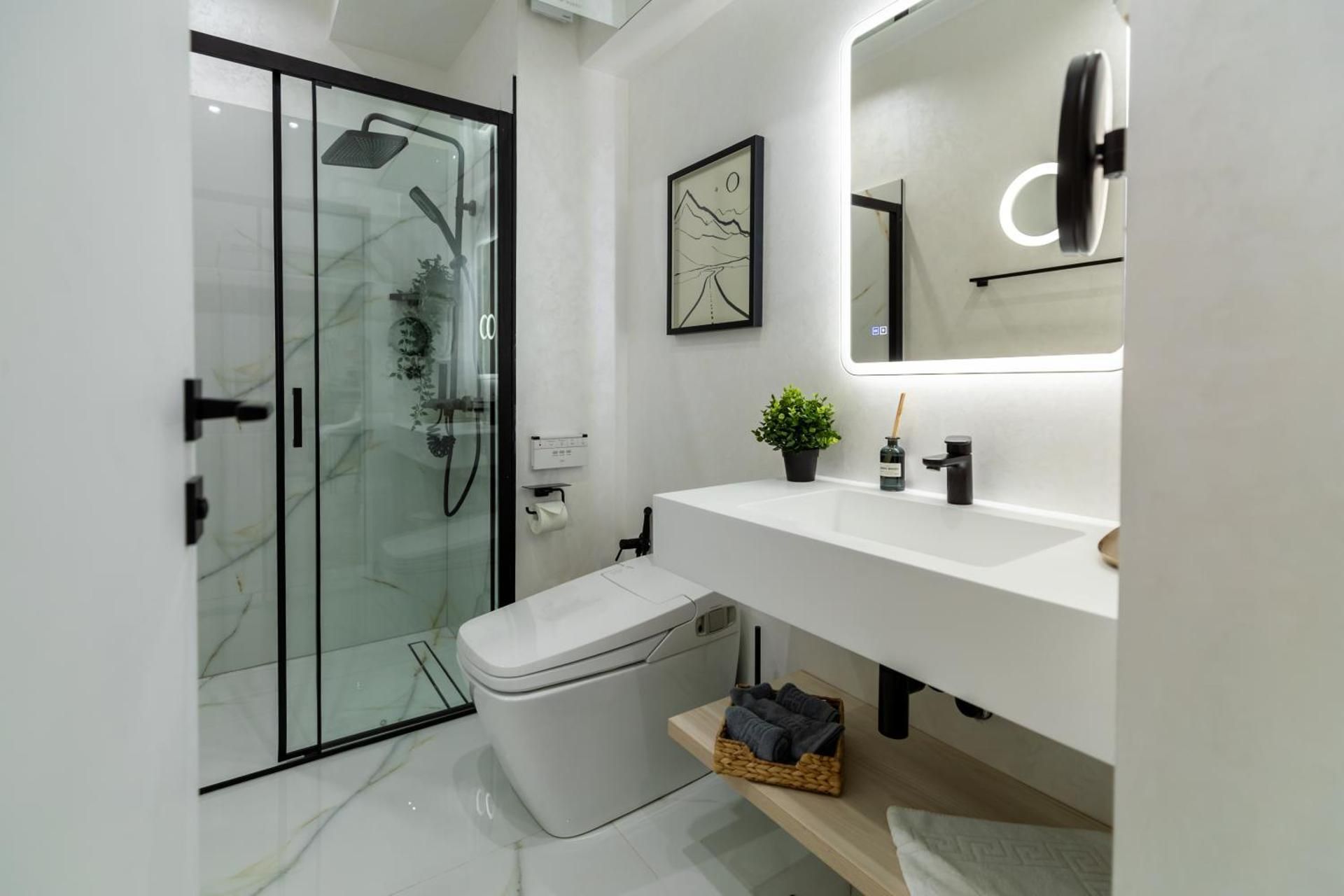 Exclusive One-Bedroom Apartment with Balcony and City View