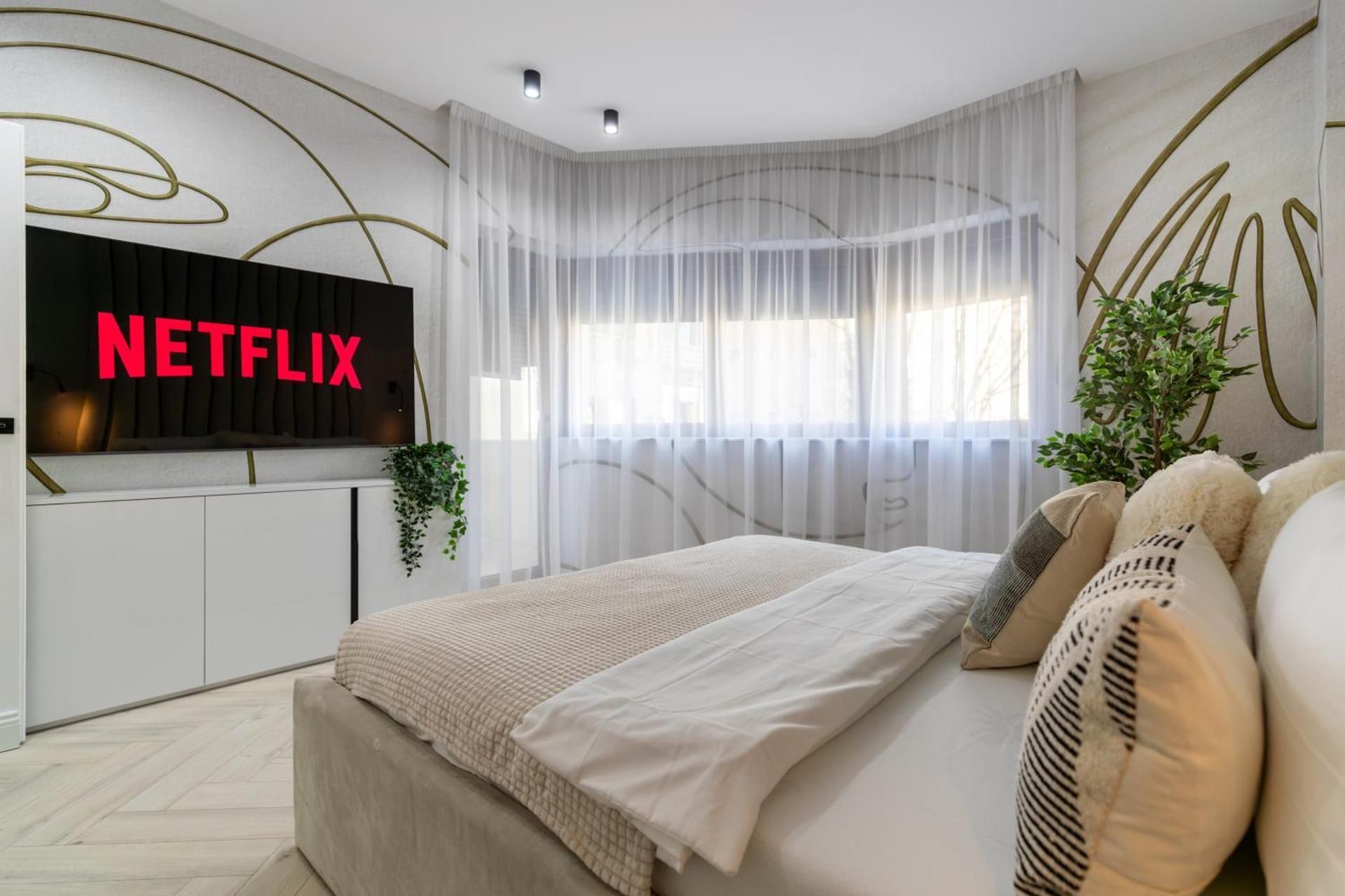 Exclusive One-Bedroom Apartment with Balcony and City View