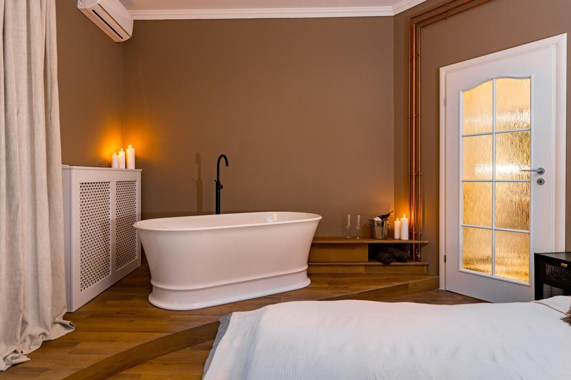 One-Bedroom Apartment with Spa Bath