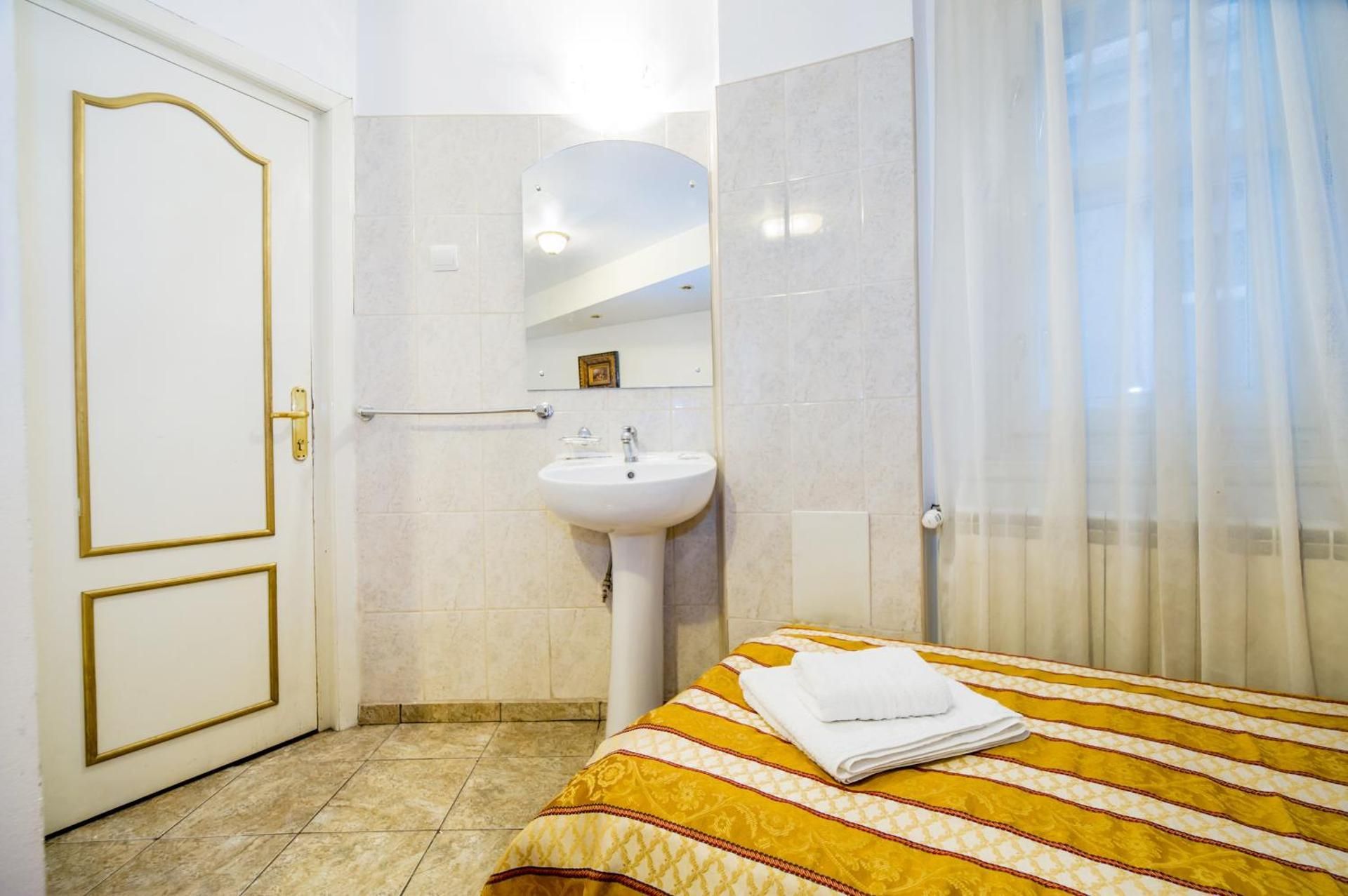 Standard Twin Room with Shared Bathroom