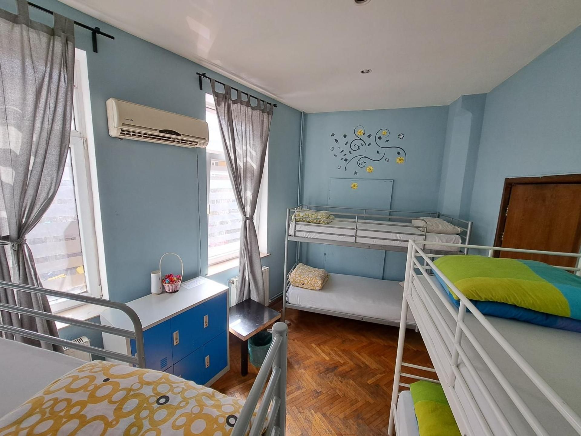 Bed in 6-Bed Mixed Dormitory Room