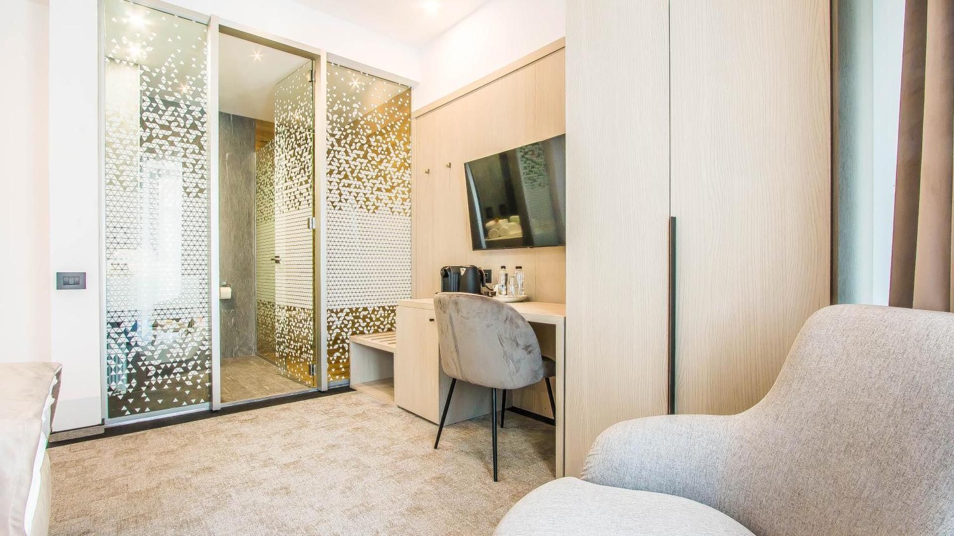 Central Carol ApartHotel Standard Twin Room 2