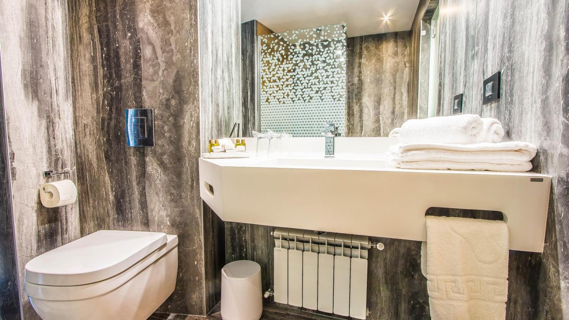 One-Bedroom Apartment with Terrace