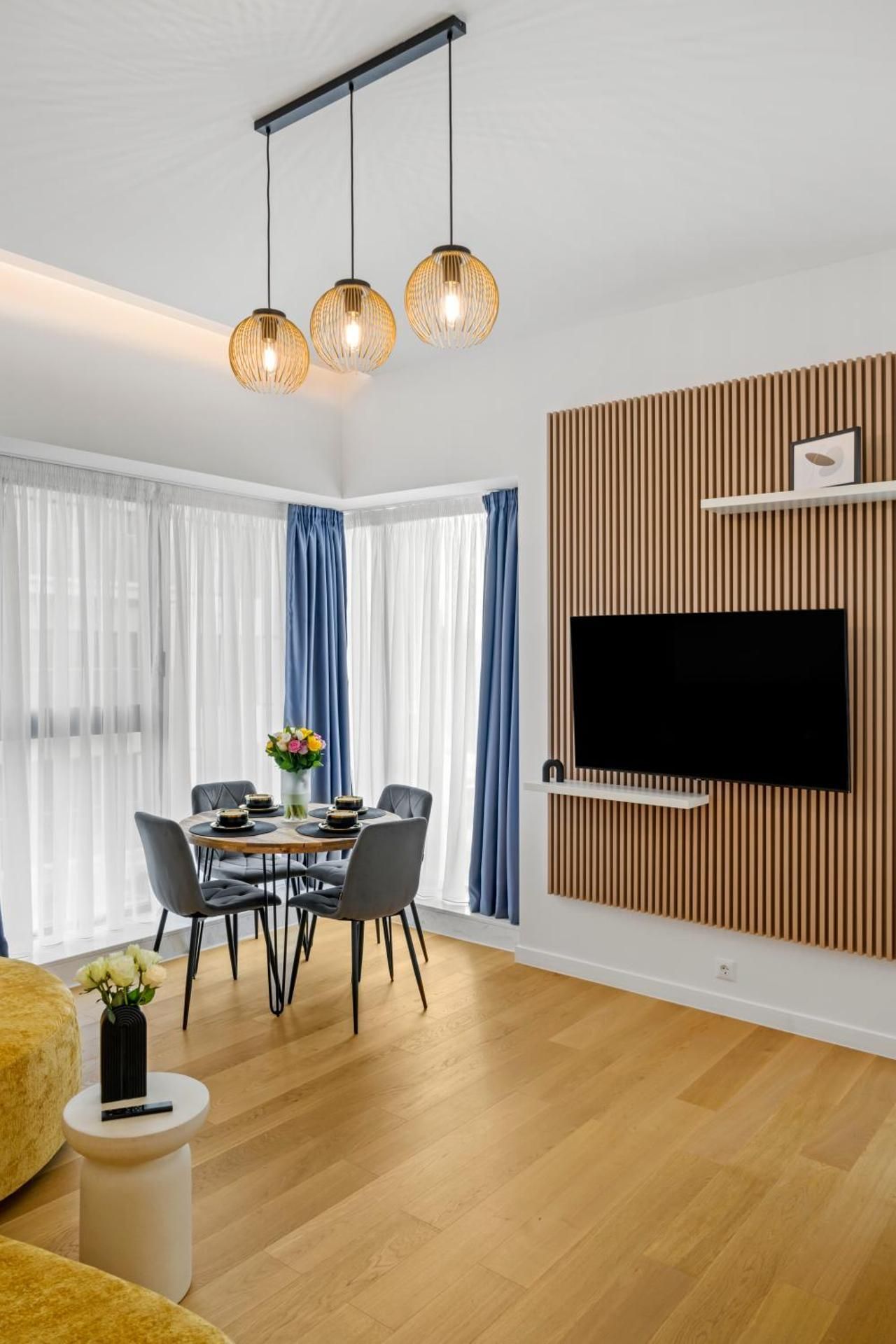 shared lounge/tv area