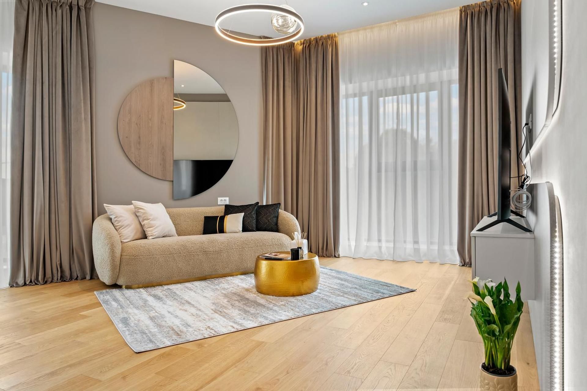 ONE Verdi Luxury Apartments Two-Bedroom Apartment 3