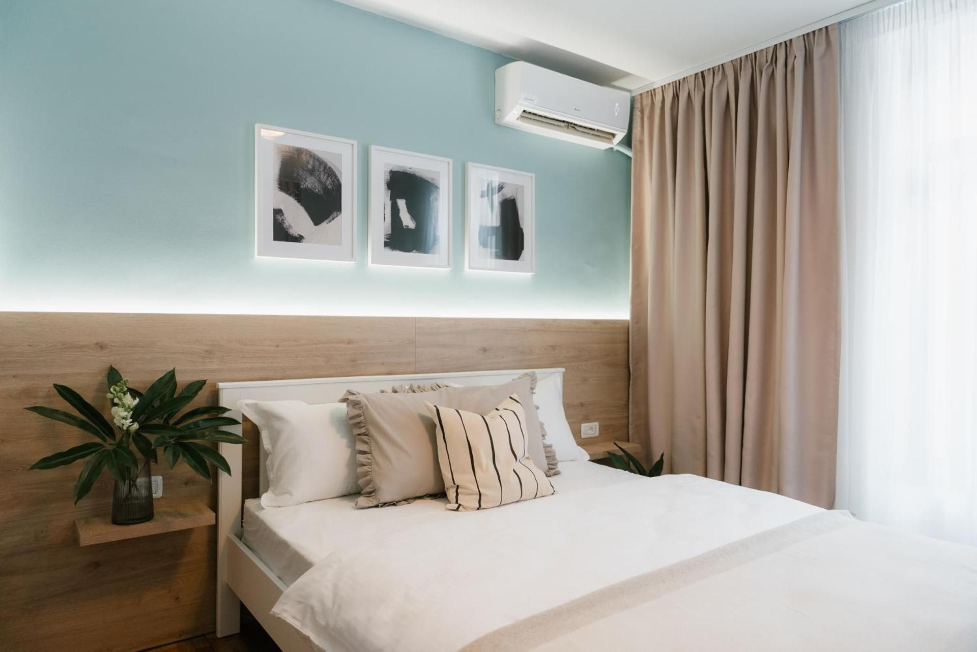 Black Habit Accomodation Double Room with Shared Bathroom 2