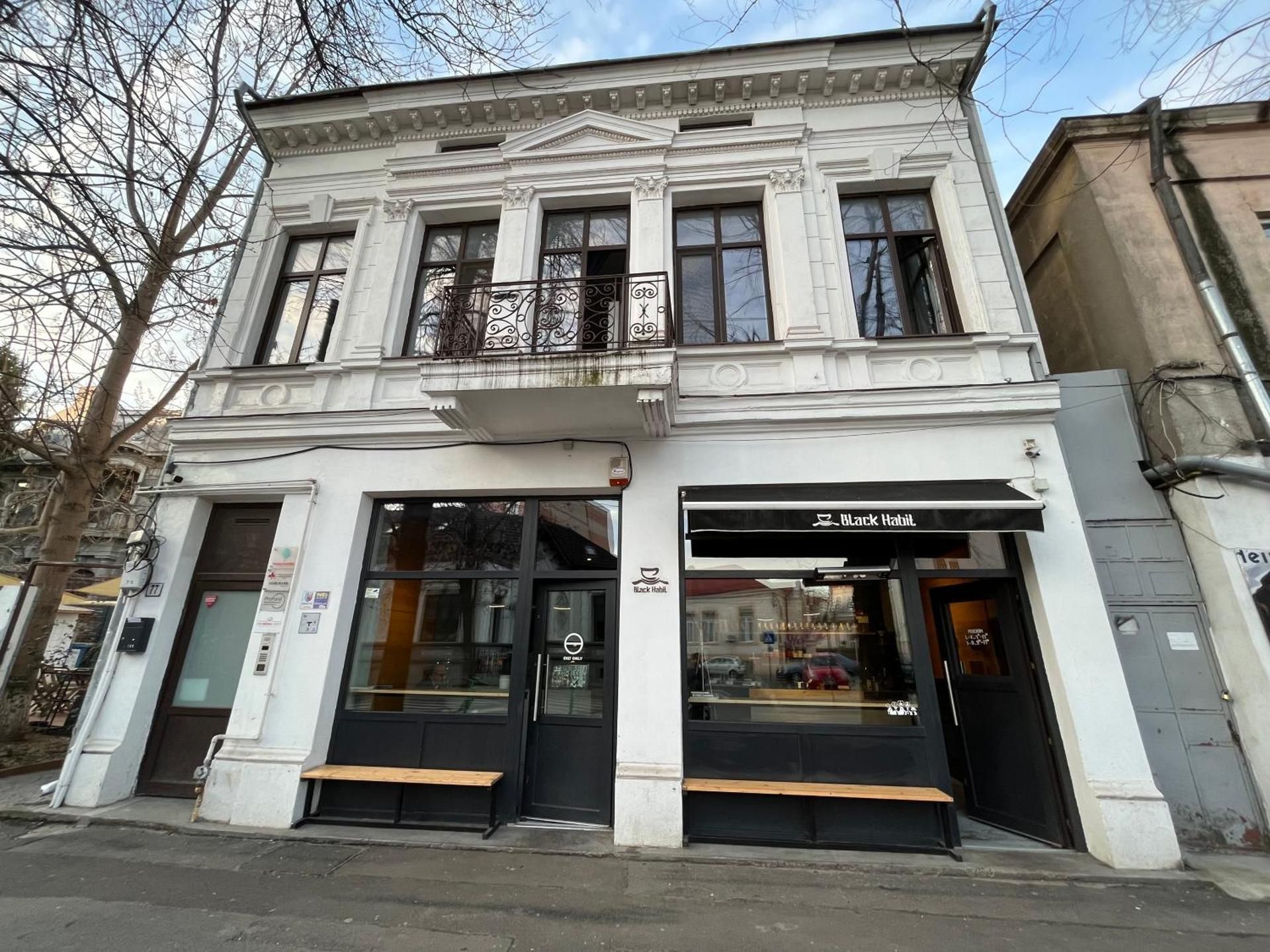 Black Habit Accomodation