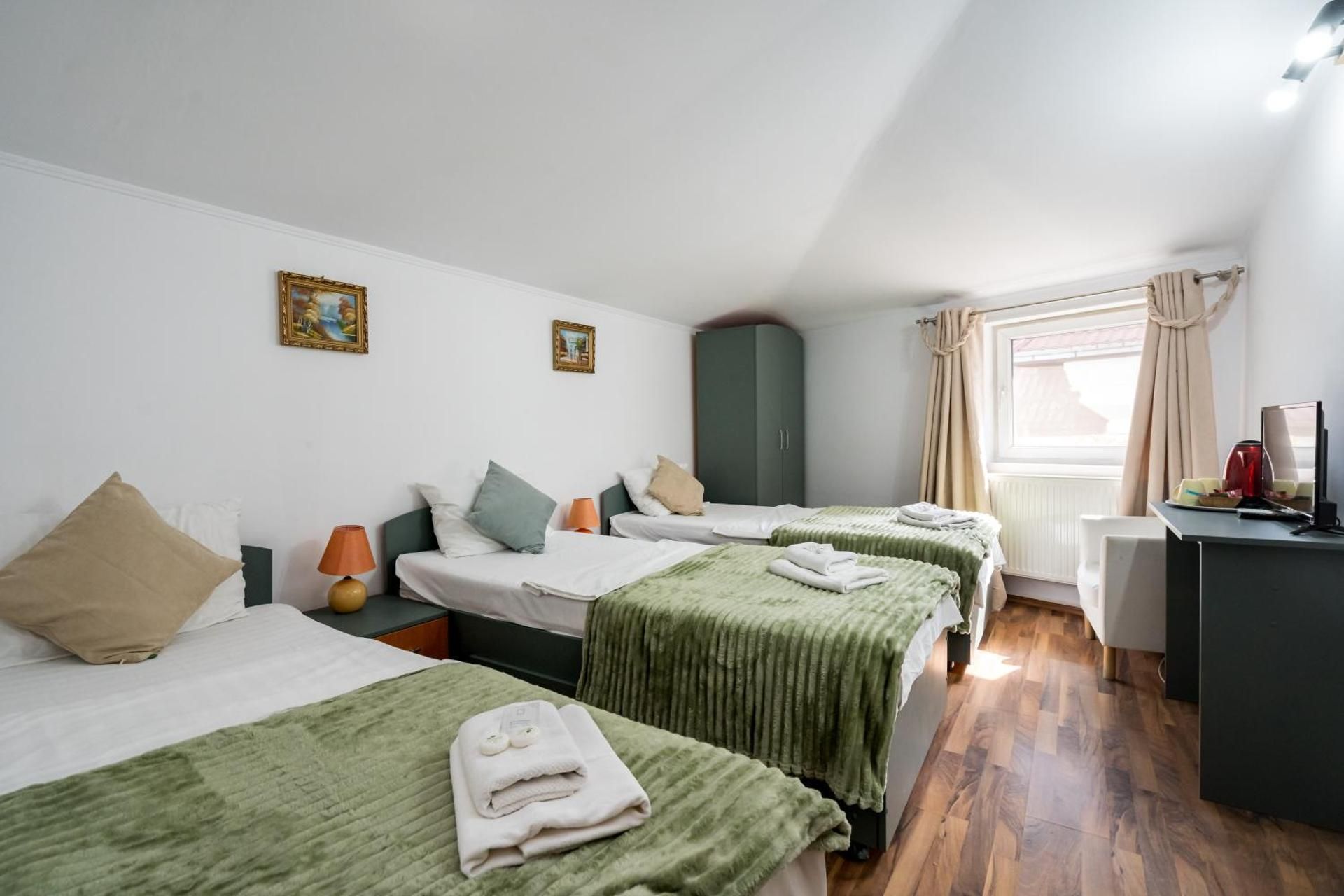 Triple Room