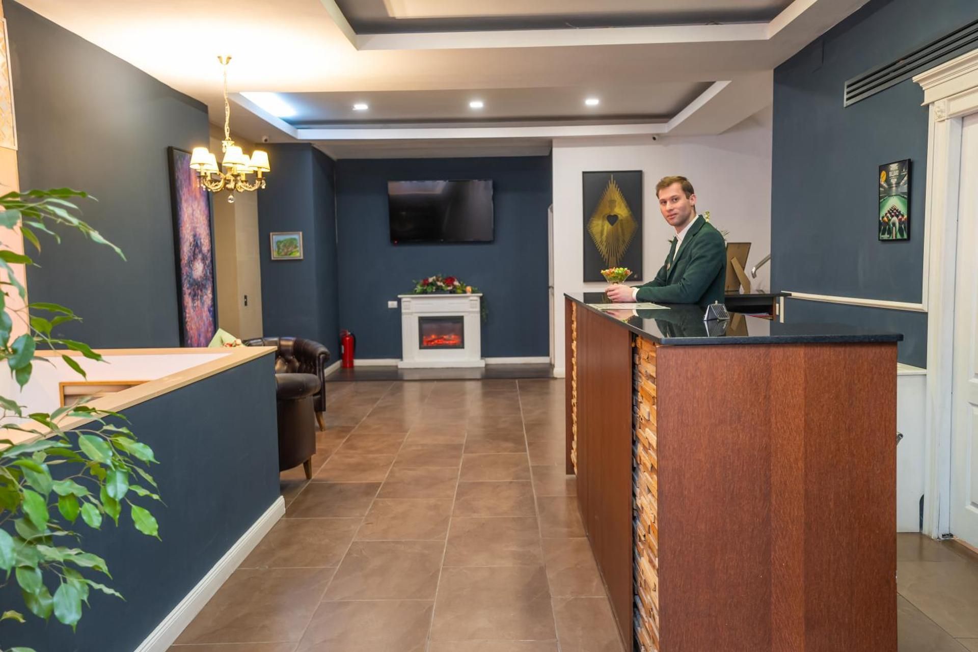 shared lounge/tv area