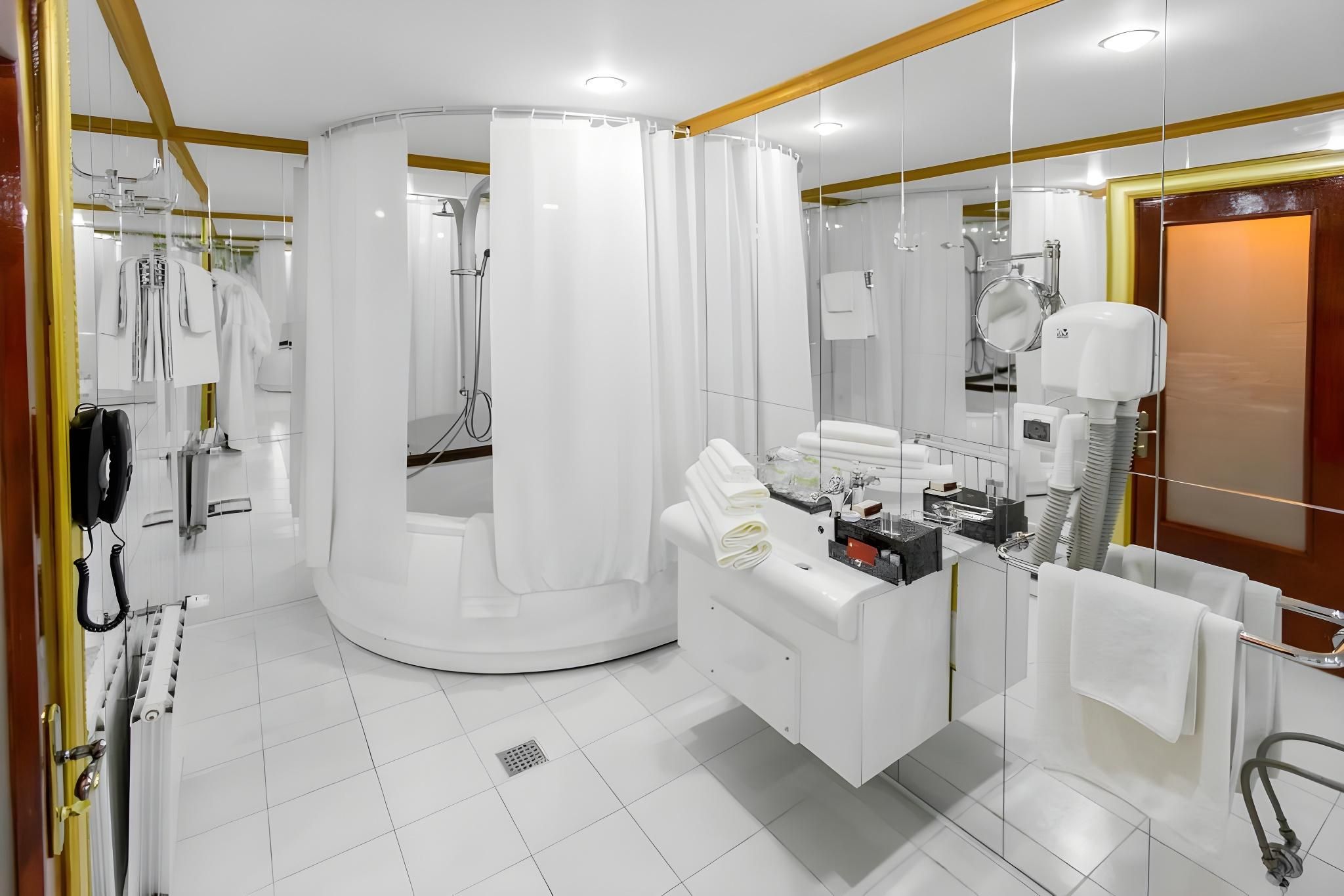 BUCHAREST COMFORT SUITES Double Room 3