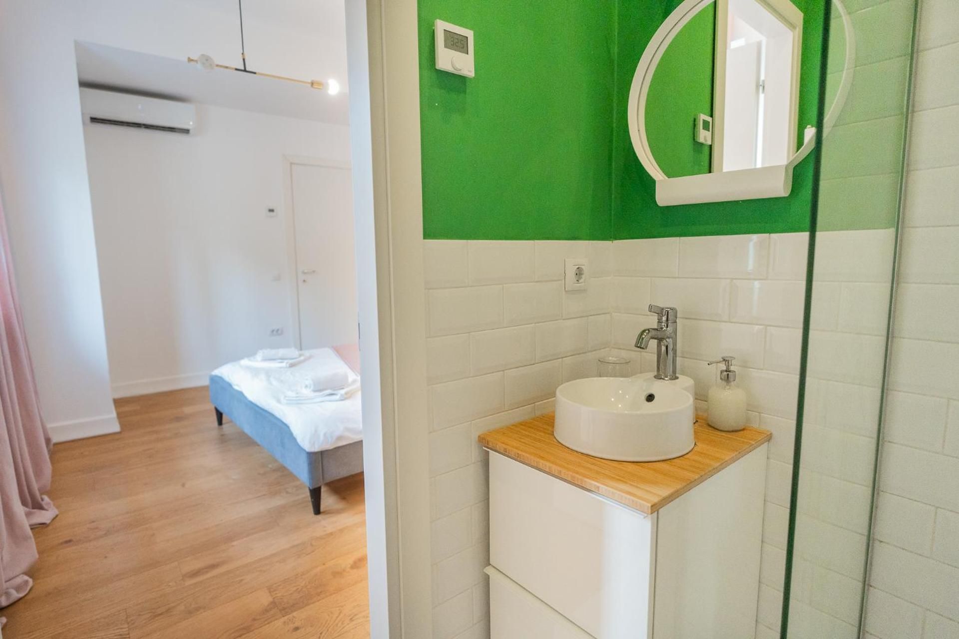Superior One-Bedroom Apartment