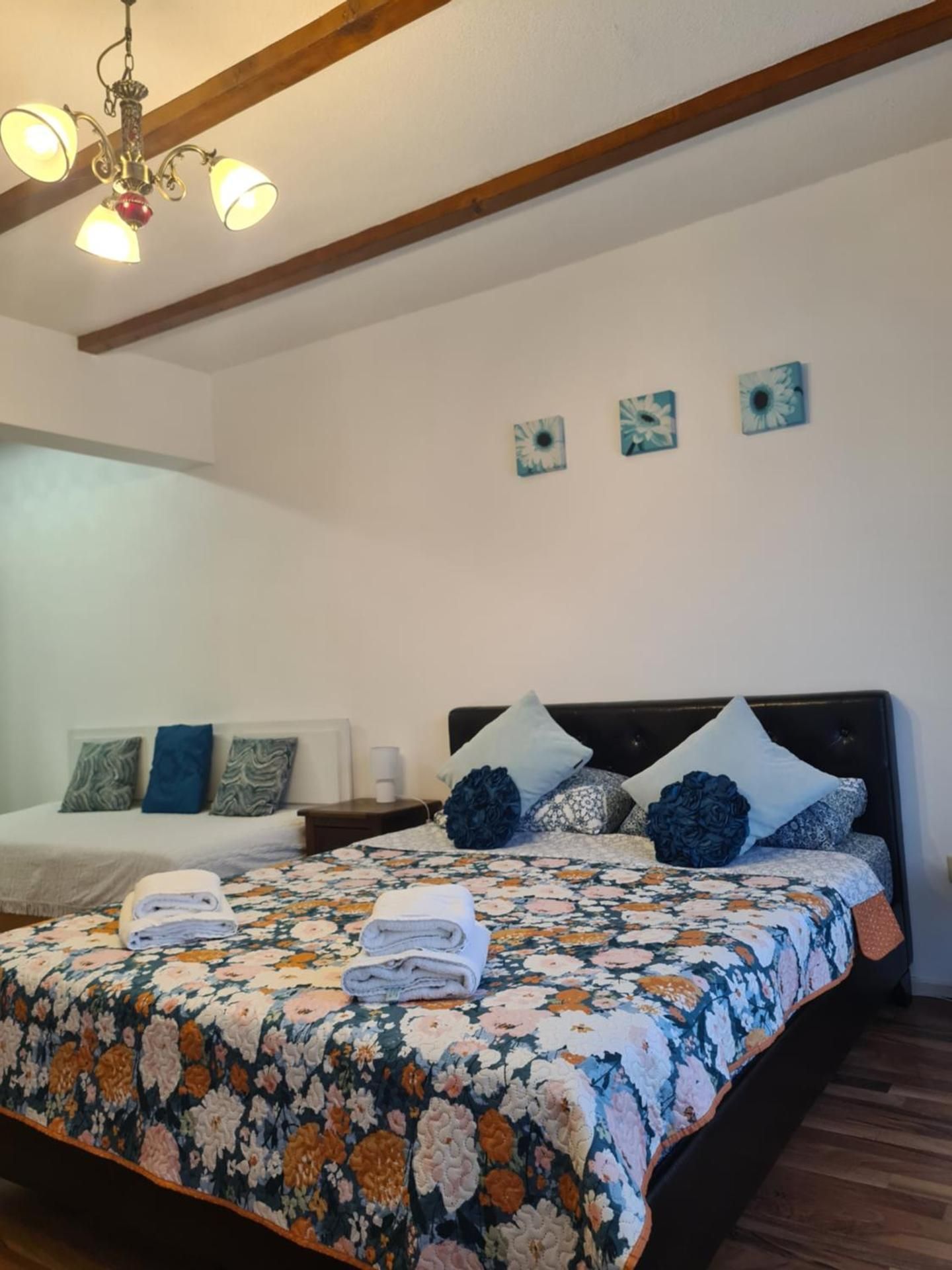 Deluxe Room (2 Adults + 1 Child)