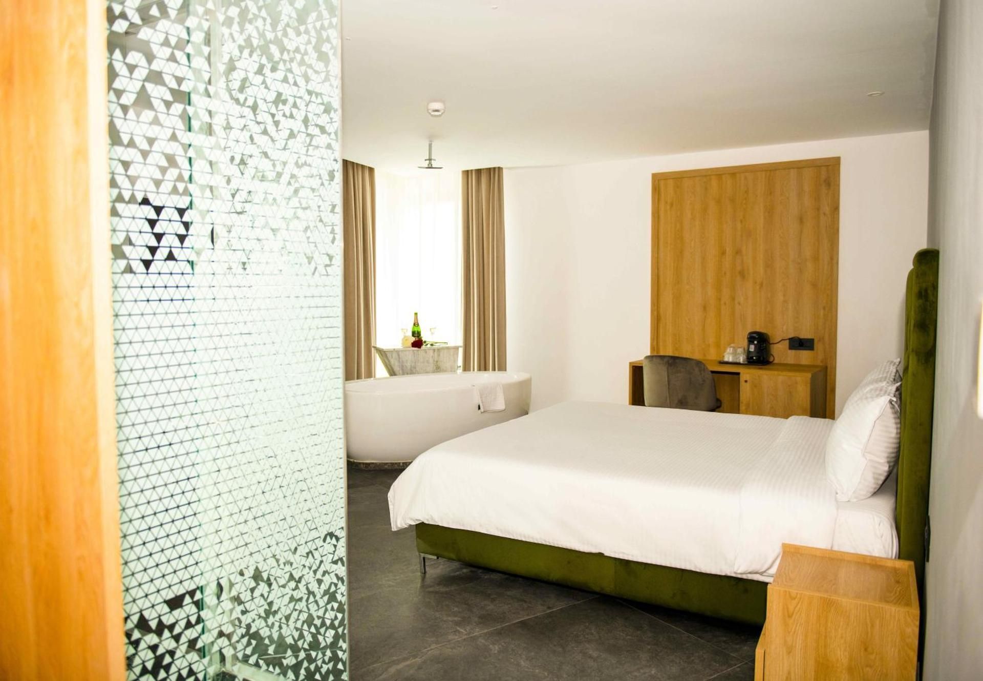 Deluxe Double Room with Bathtub