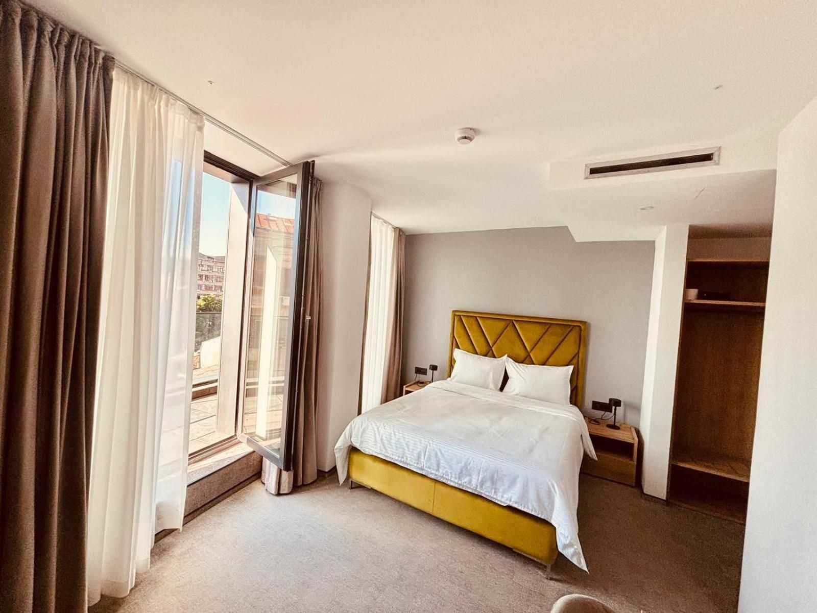 CM111Apparthotel King Room with Balcony