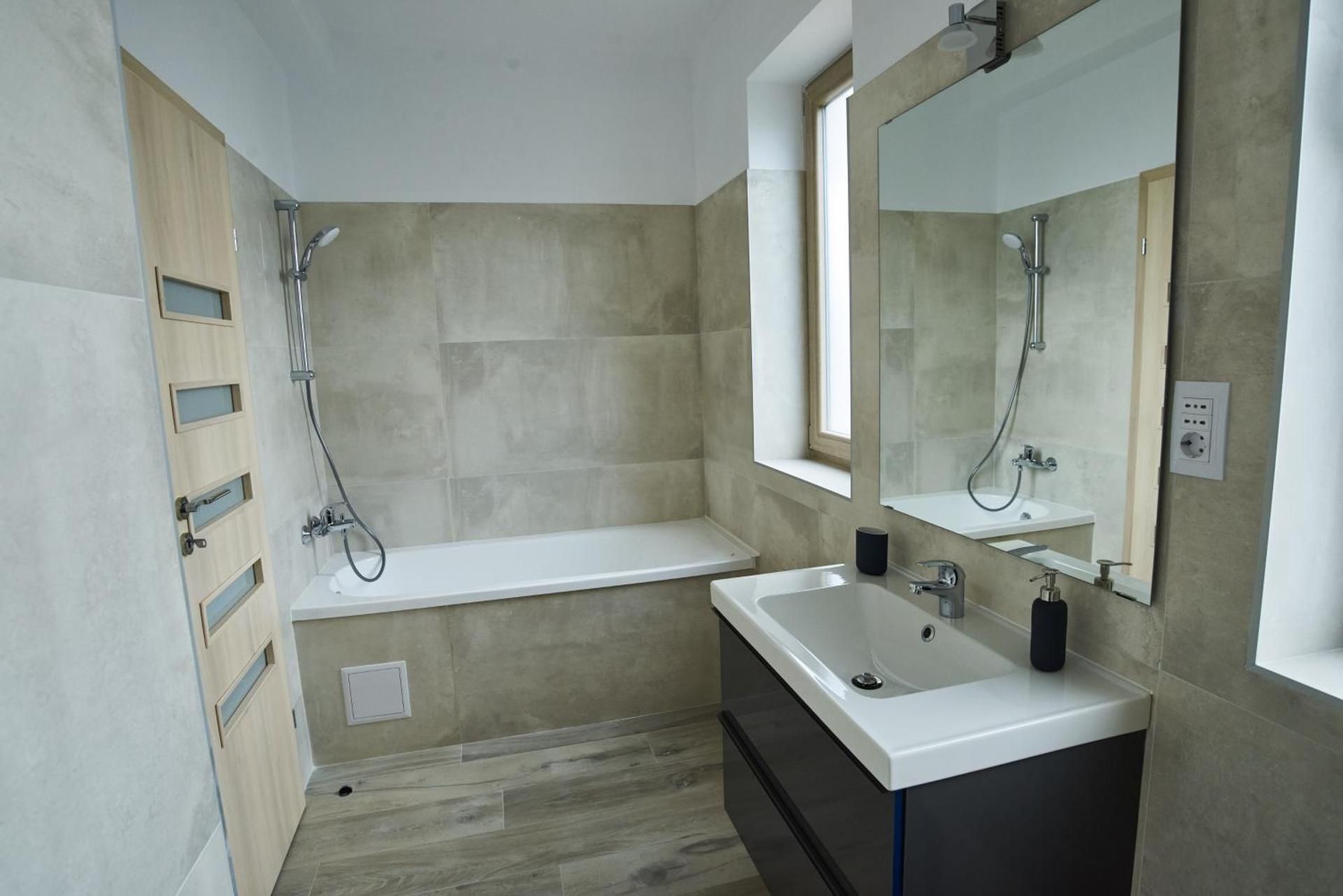 AT Central Apartments Studio