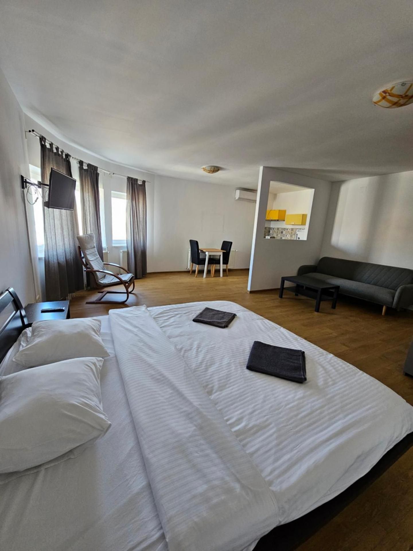King Studio with Sofa Bed