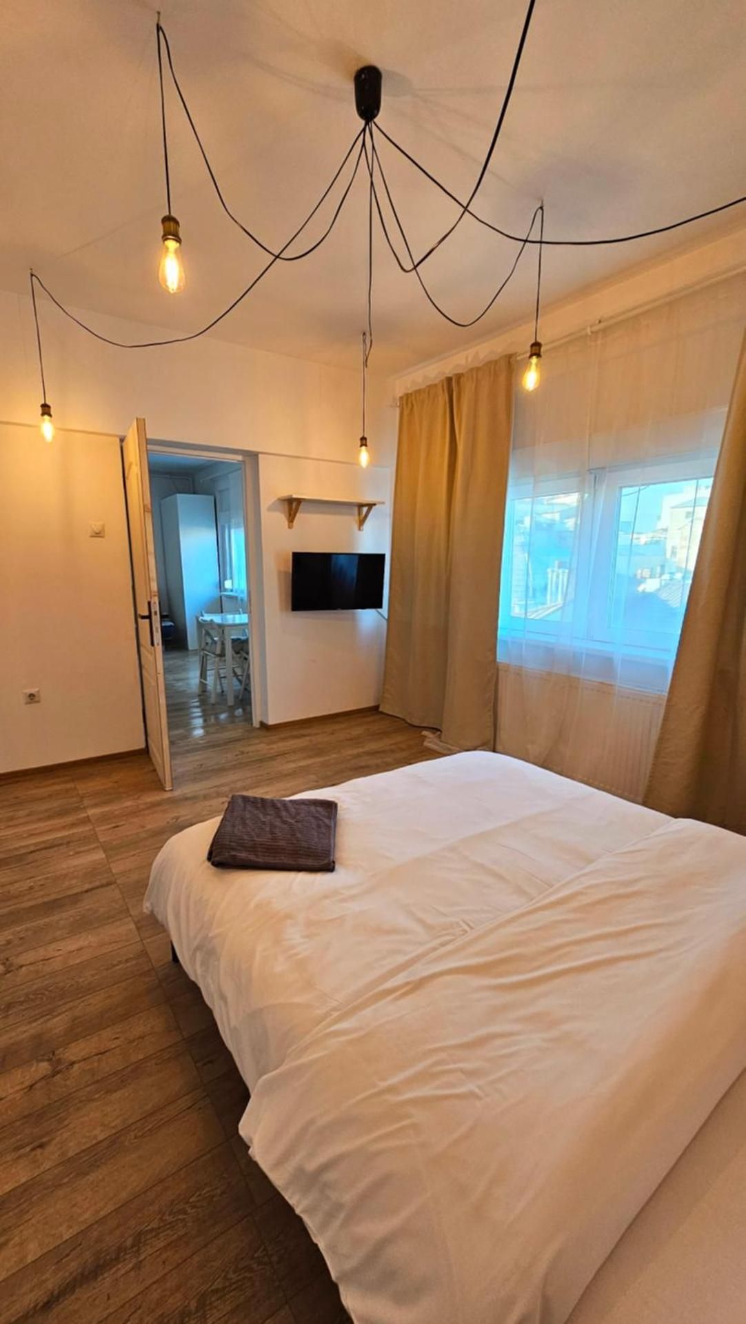Deluxe One-Bedroom Apartment