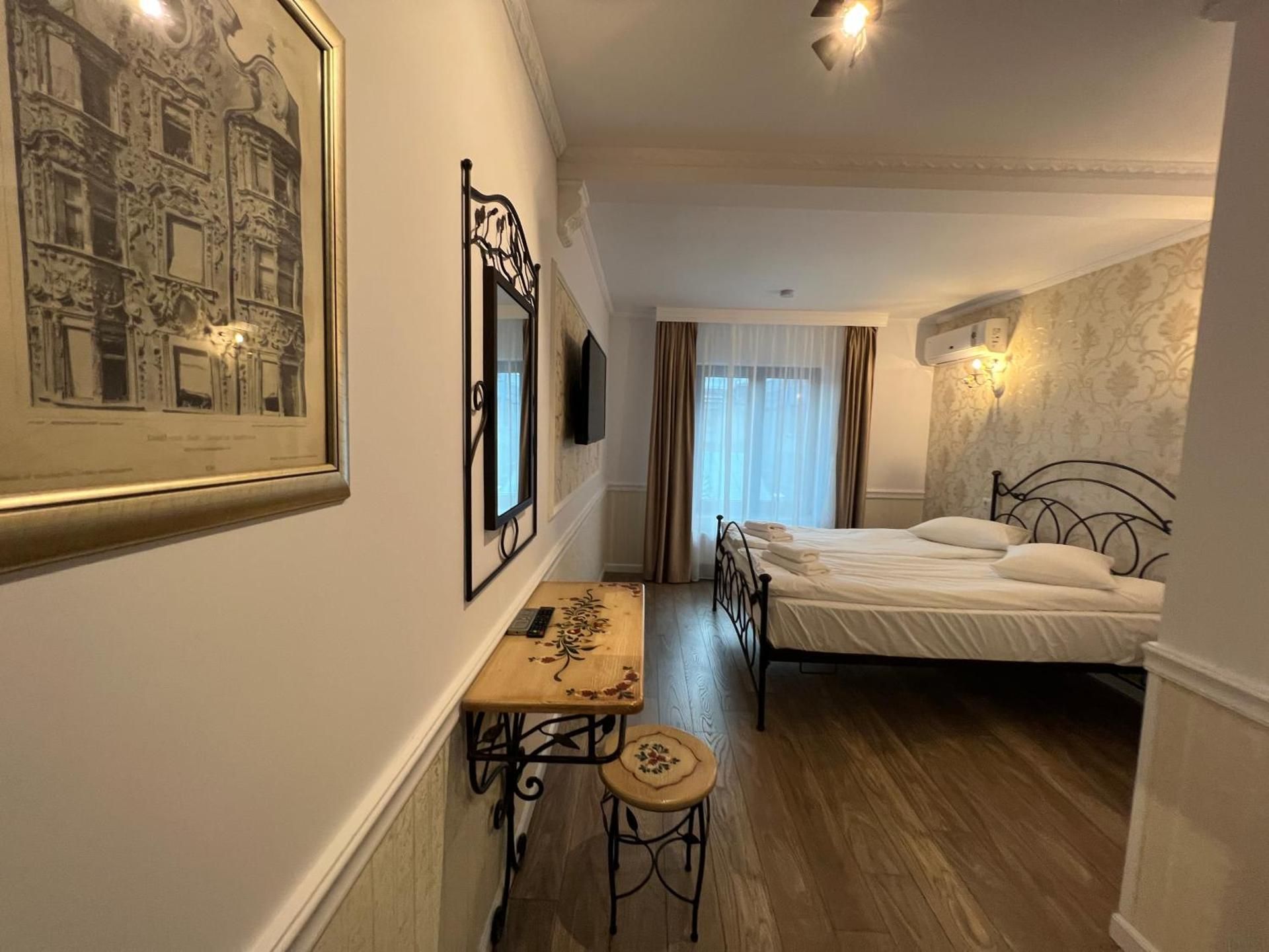 Deluxe Queen Room