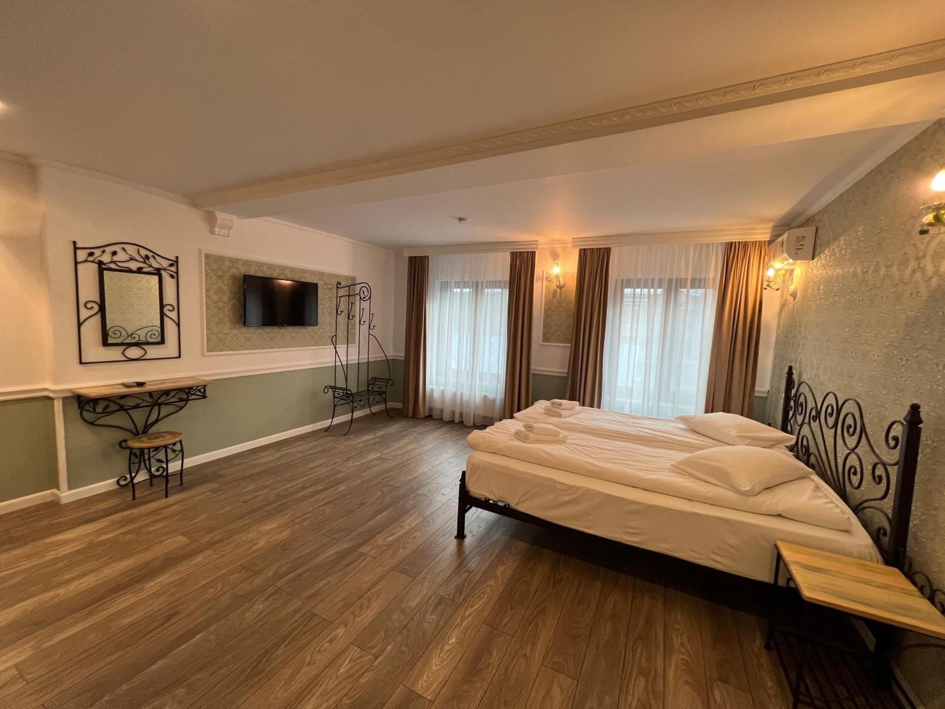 Superior King Room