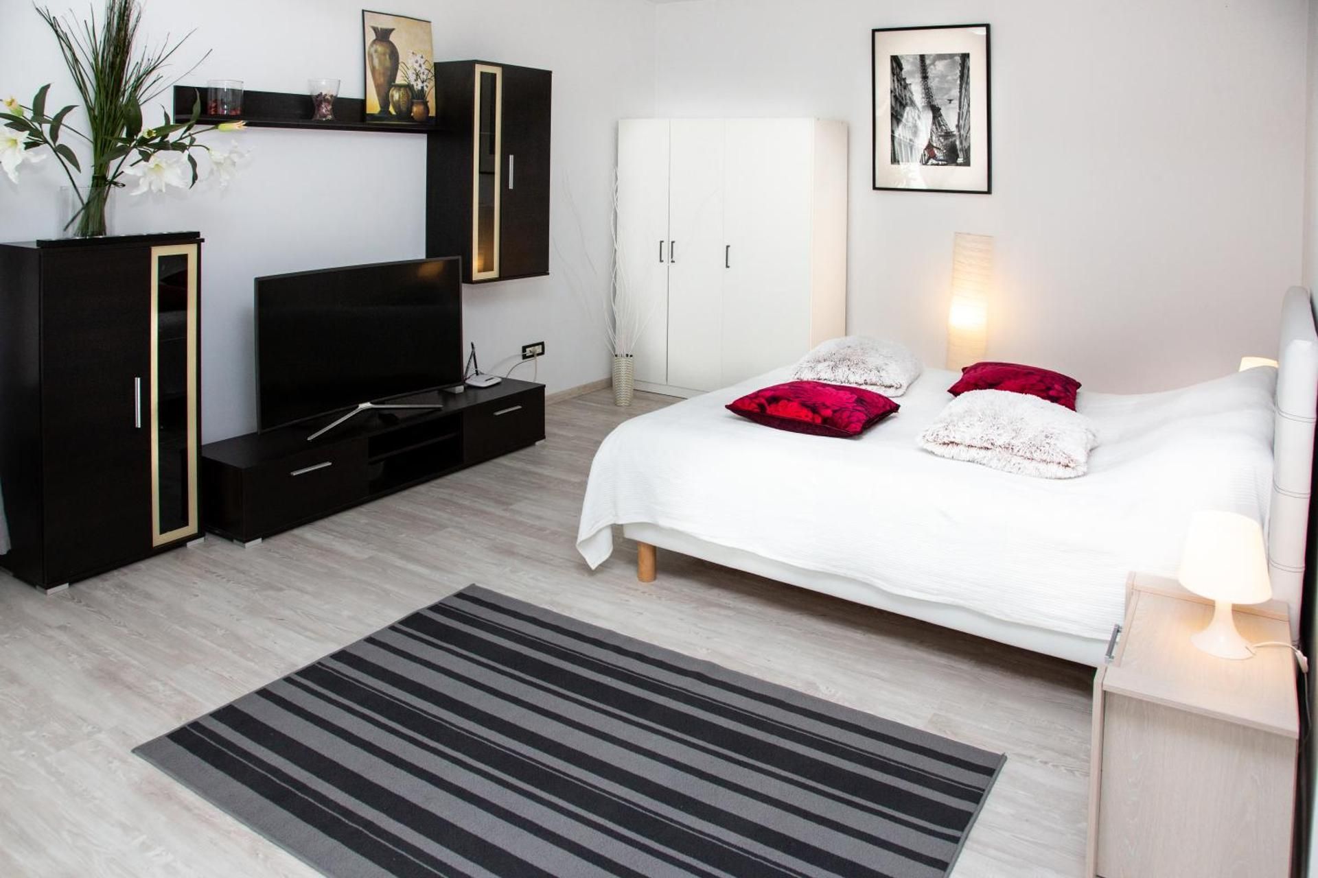 shared lounge/tv area