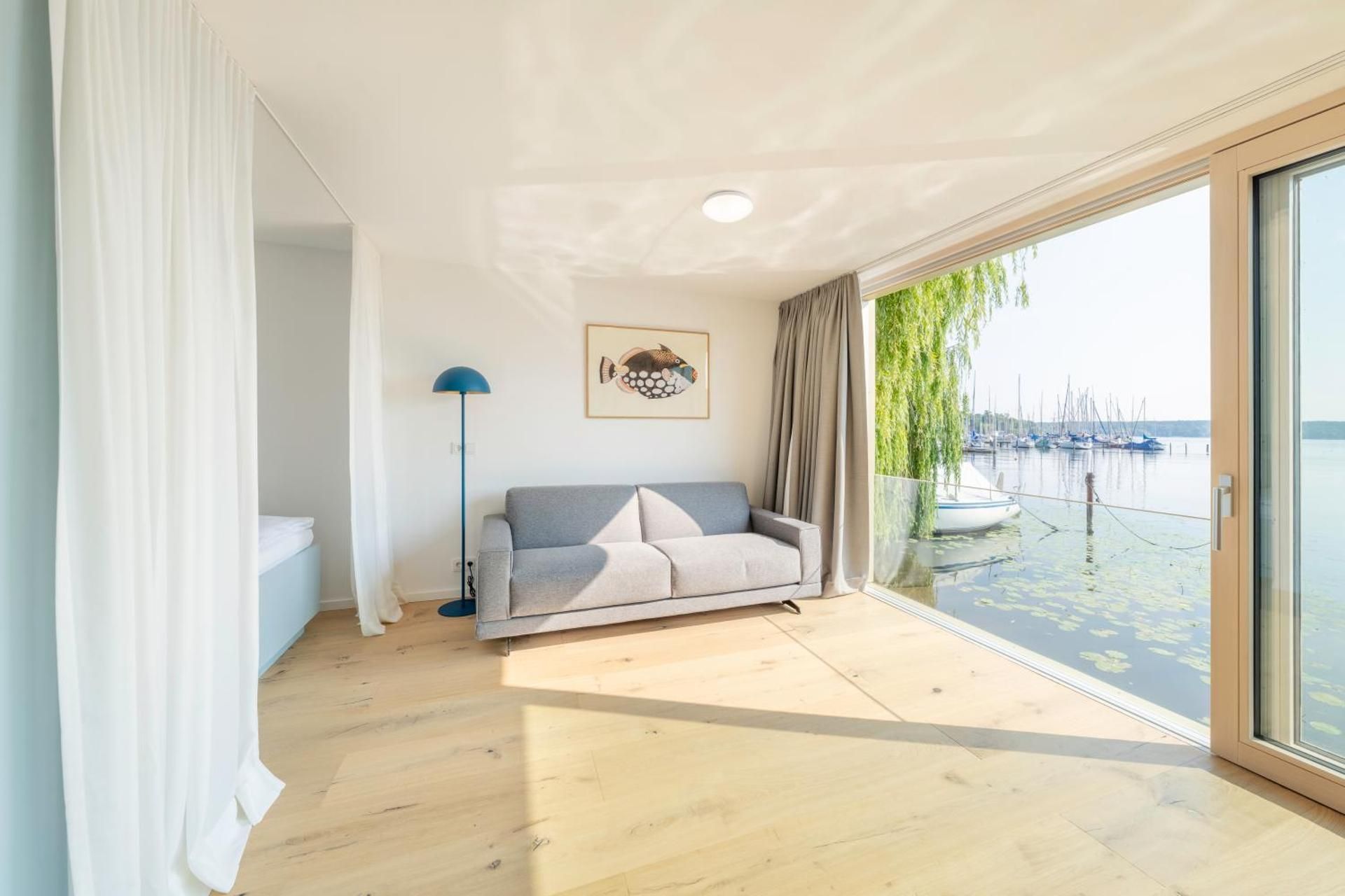 One-Bedroom Apartment with Lake View