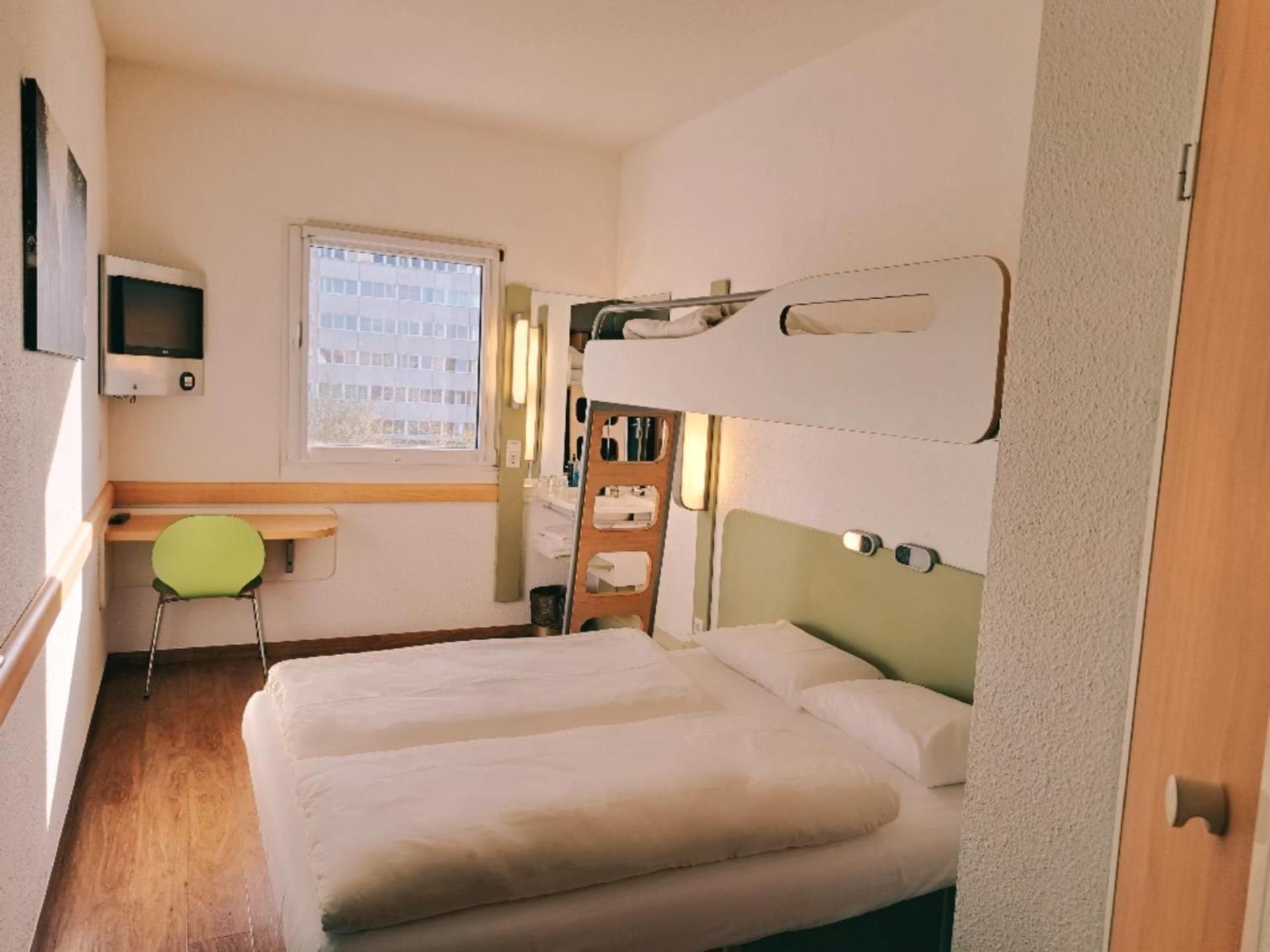 Standard Room with One Double Bed and One Single Bed