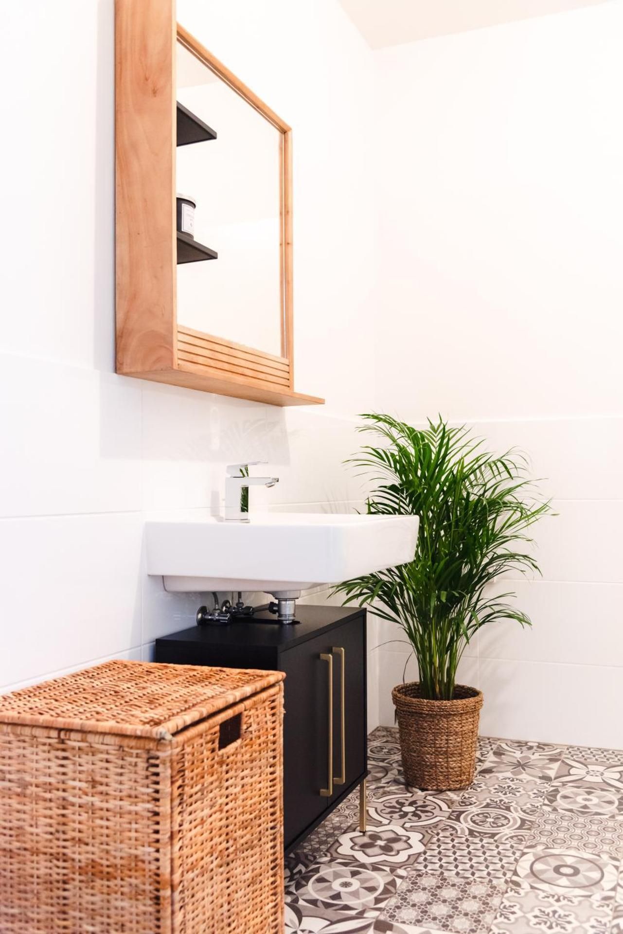 Hybrid Work-Play Retreat - 2BR, 1B central Kreuzberg Two-Bedroom Apartment with Balcony 2