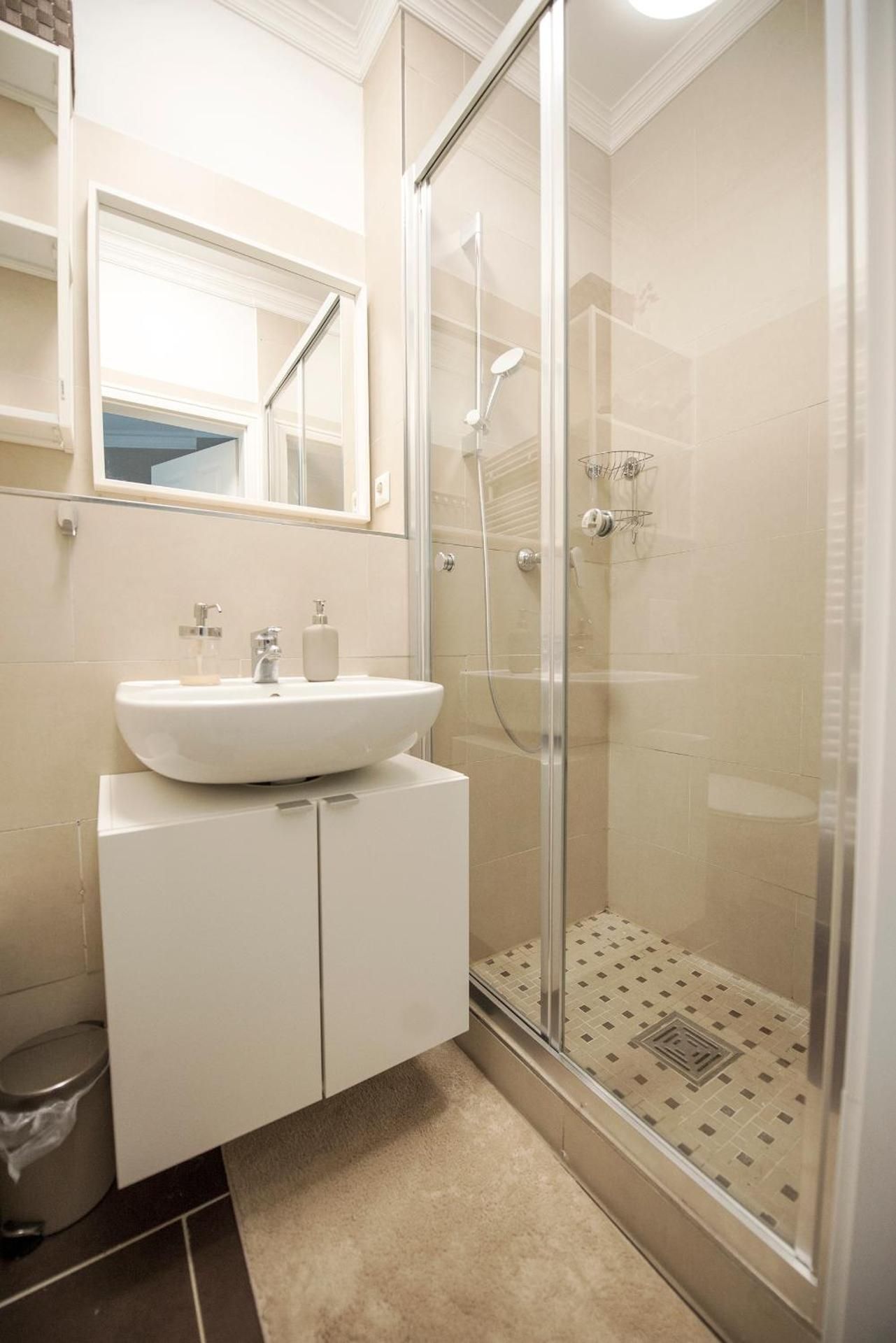 Lux Central Apartment Two-Bedroom Apartment 2