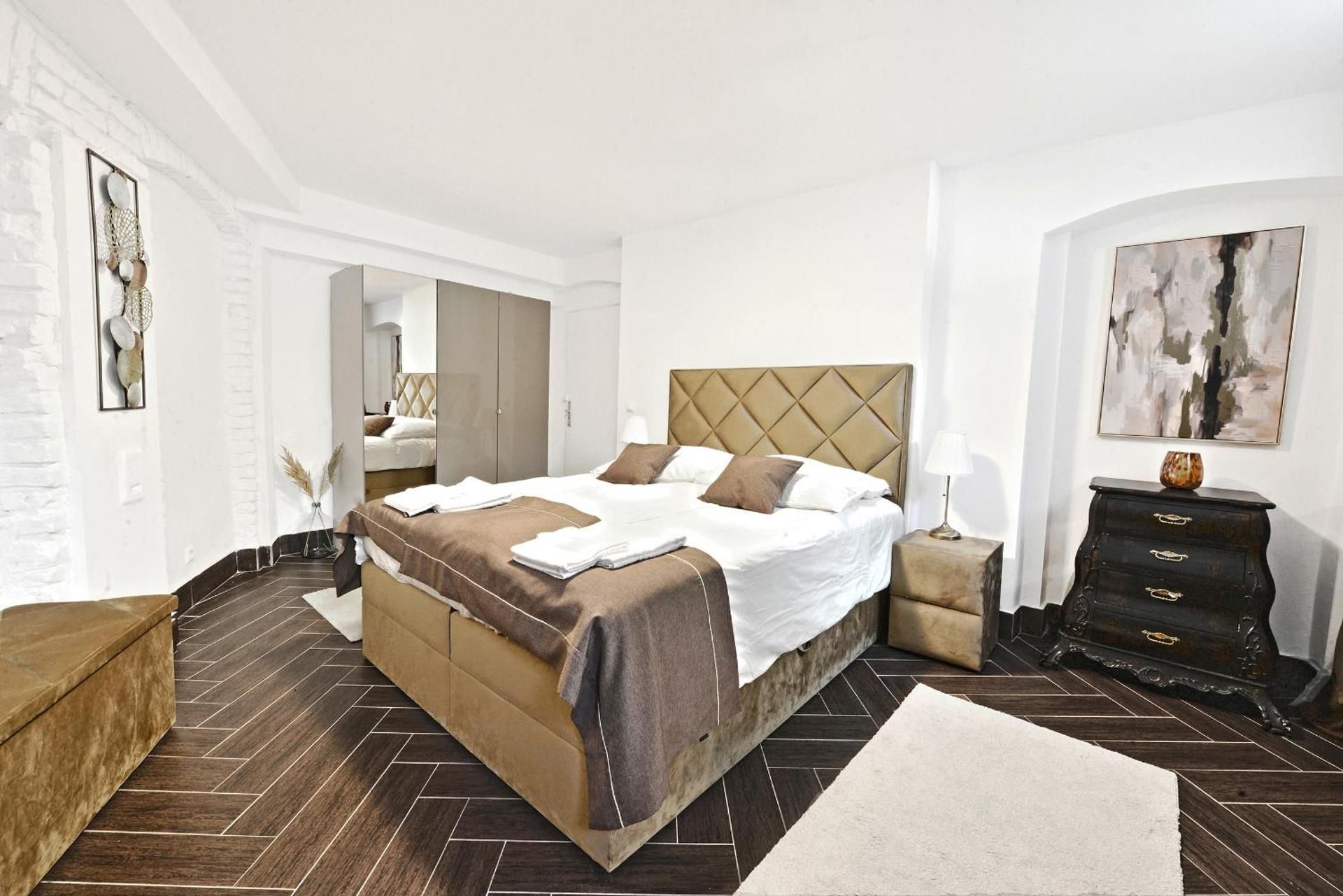 Lux Central Apartment Two-Bedroom Apartment