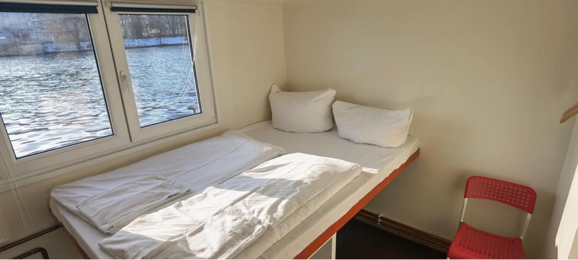 Shipotel Western - Double Cabin with Shared Bathroom