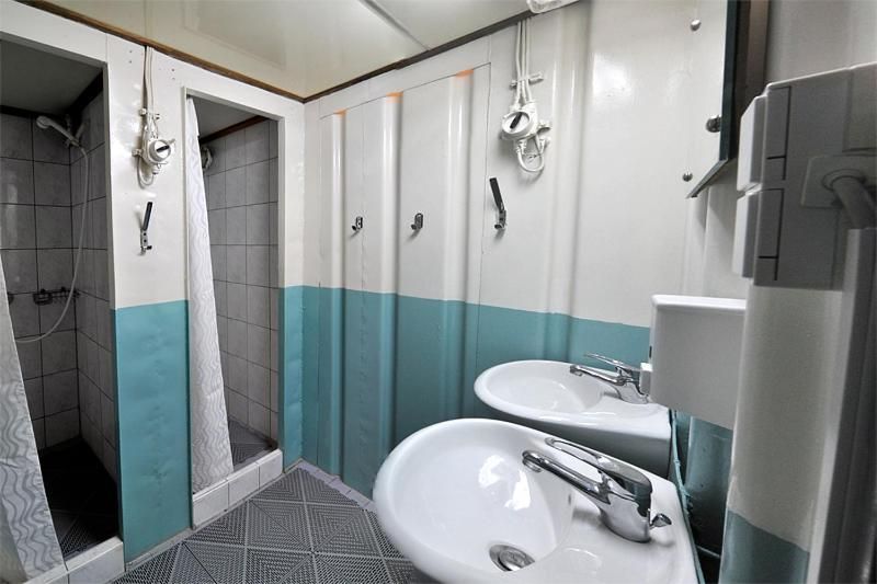 Eastern & Western Comfort Hostelboat Shipotel Western - Triple Cabin with Shared Bathroom 3