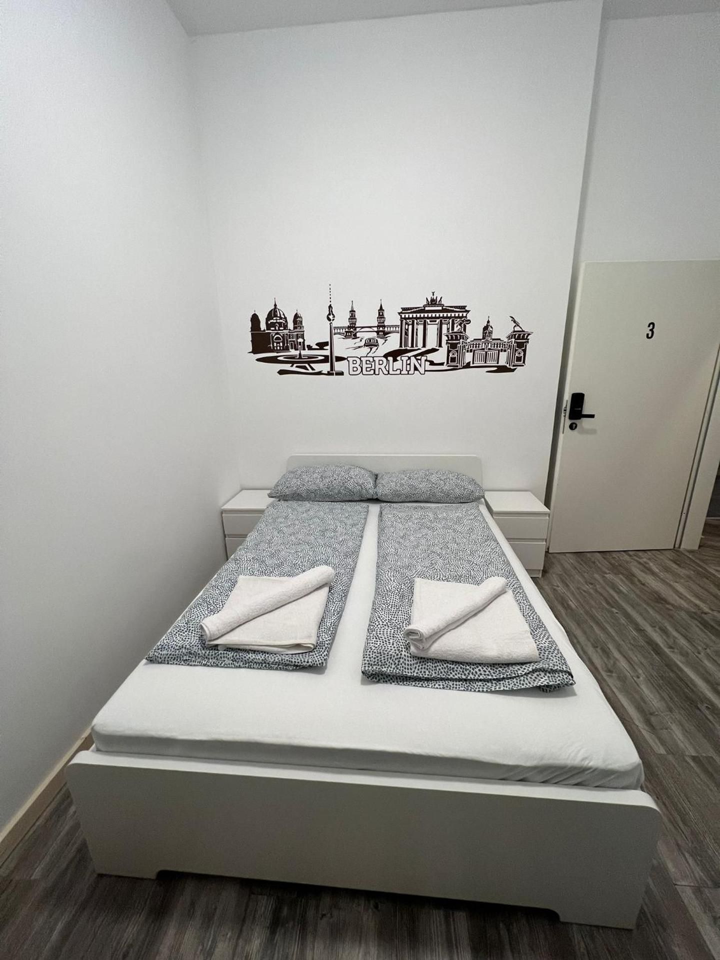 Doppelbettzimmer mit Gemeinschaftsbad