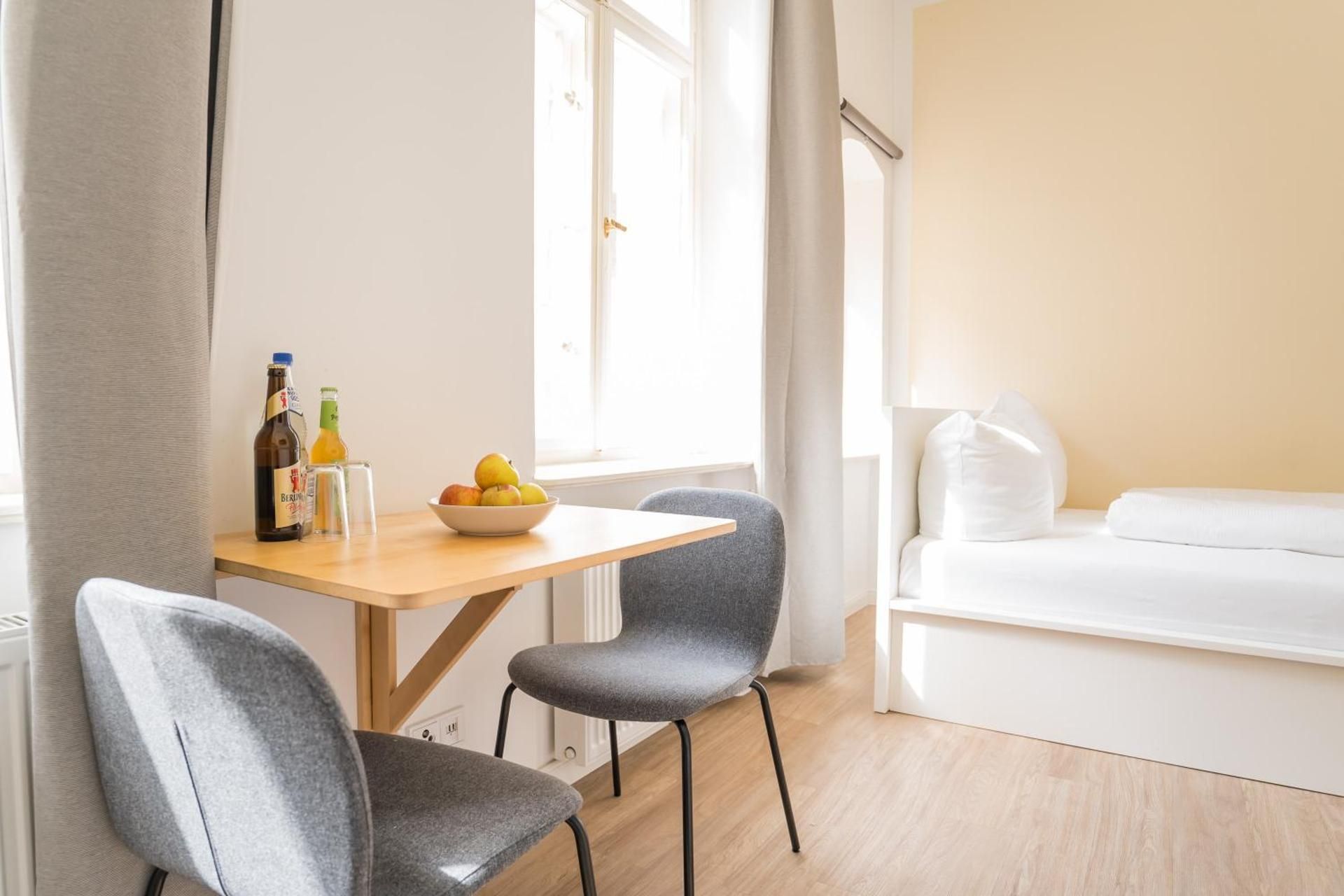 Homaris Apartments Frankfurter Allee One-Bedroom Apartment 2