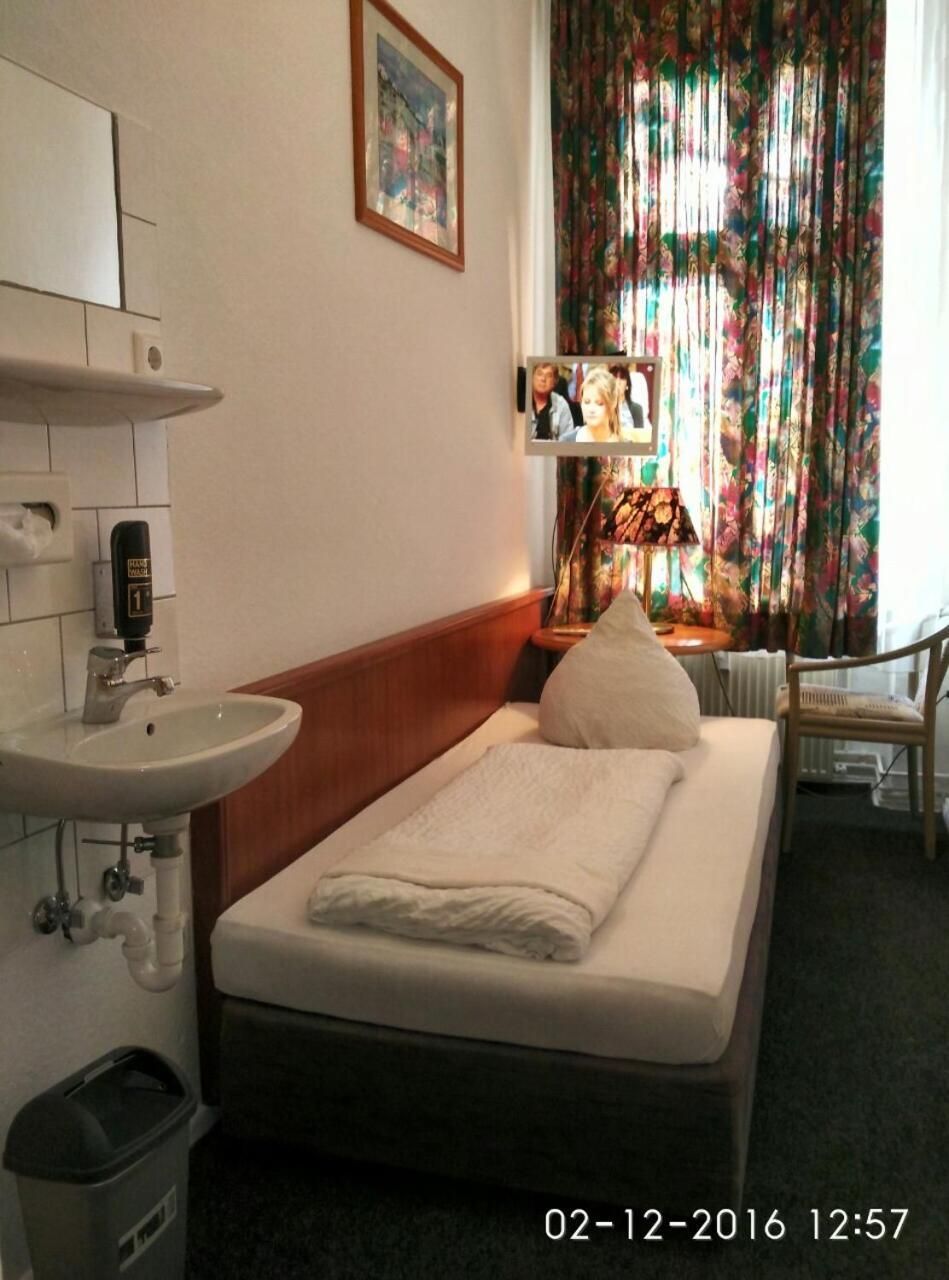 Single Room with Shared Bathroom