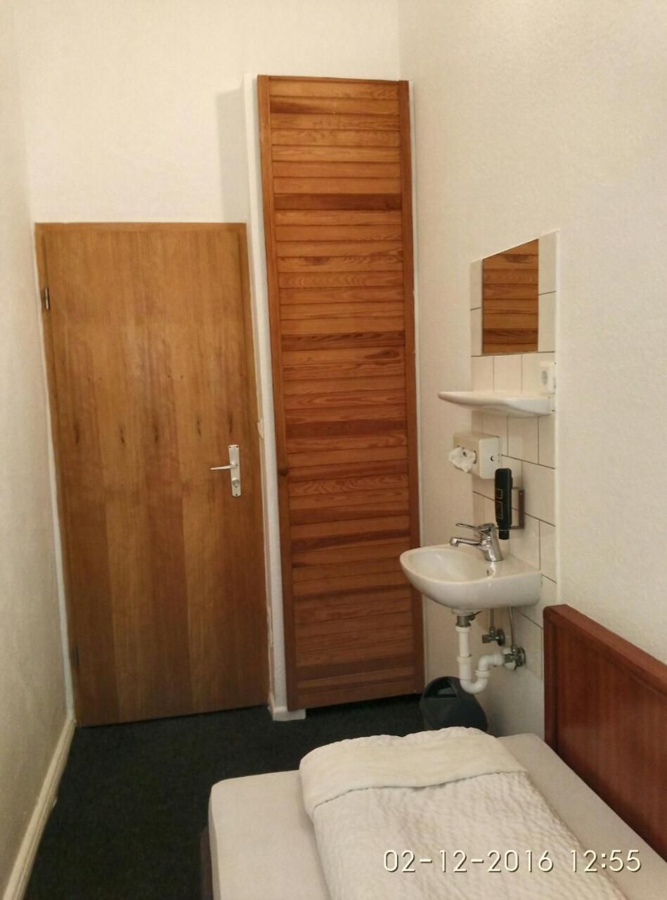 Single Room with Shared Bathroom