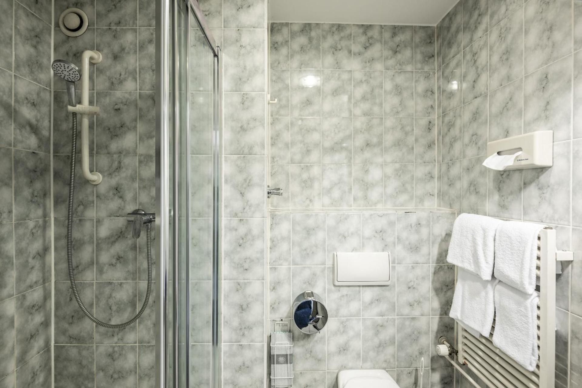 Hotel und Rasthof AVUS Economy Twin Room 3