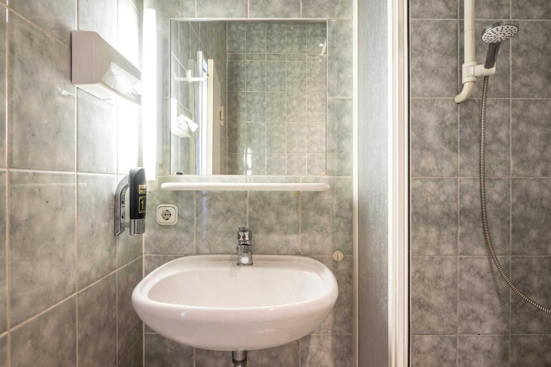 Hotel und Rasthof AVUS Single Room 3