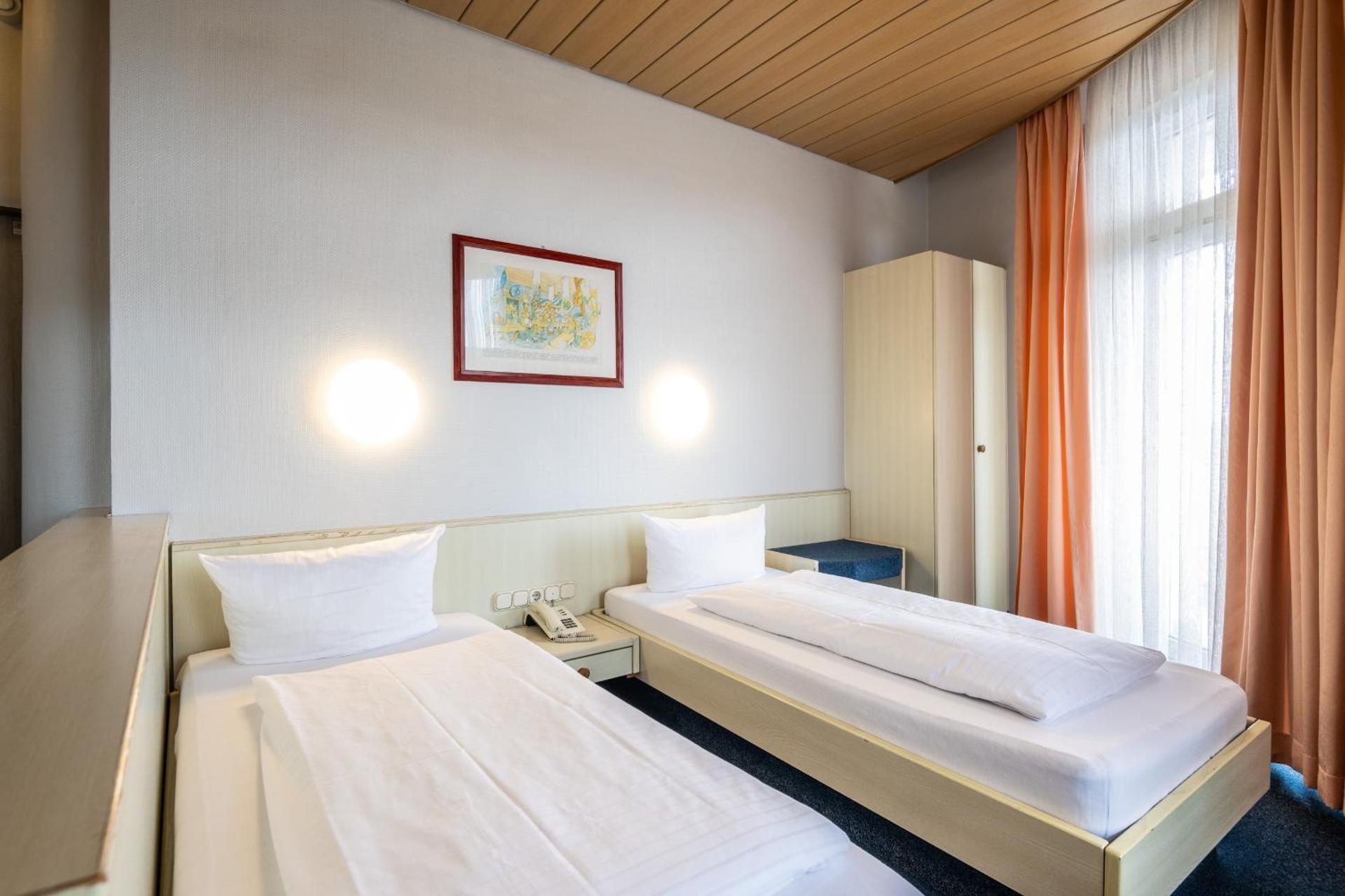 Hotel und Rasthof AVUS Economy Twin Room
