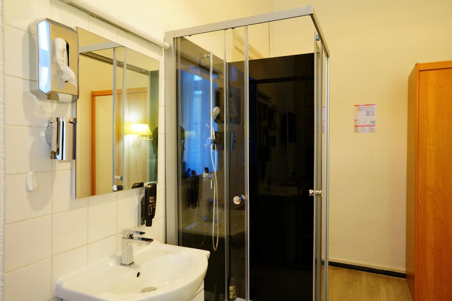 Single Room with Private Shower and Shared Toilet