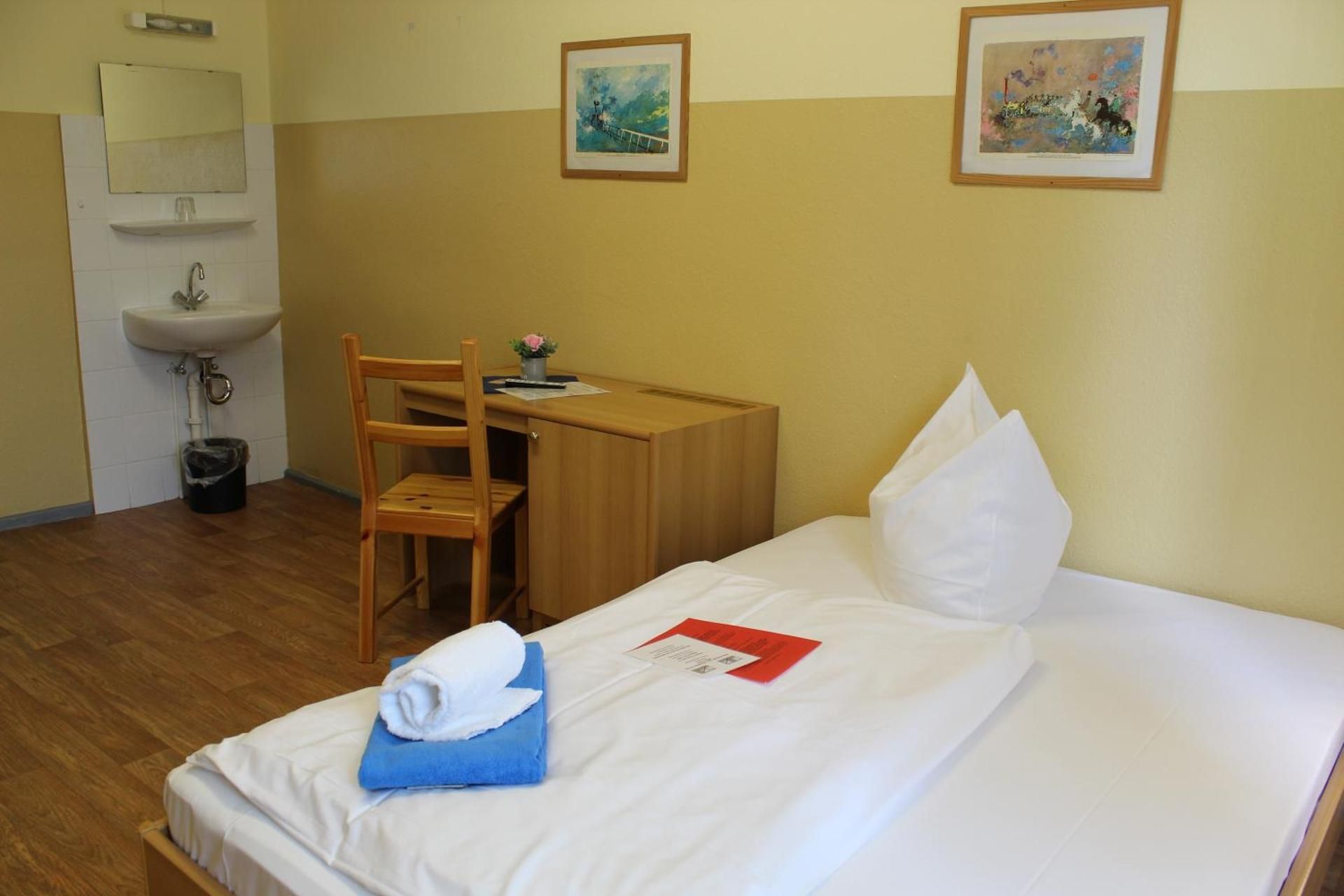 Single Room with Shared Bathroom